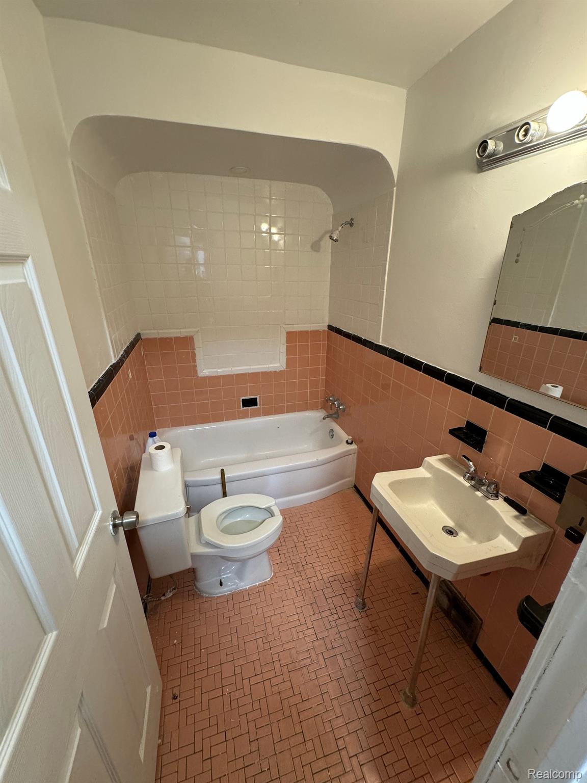 3170 Fort Street Lincoln Park City MI 48146