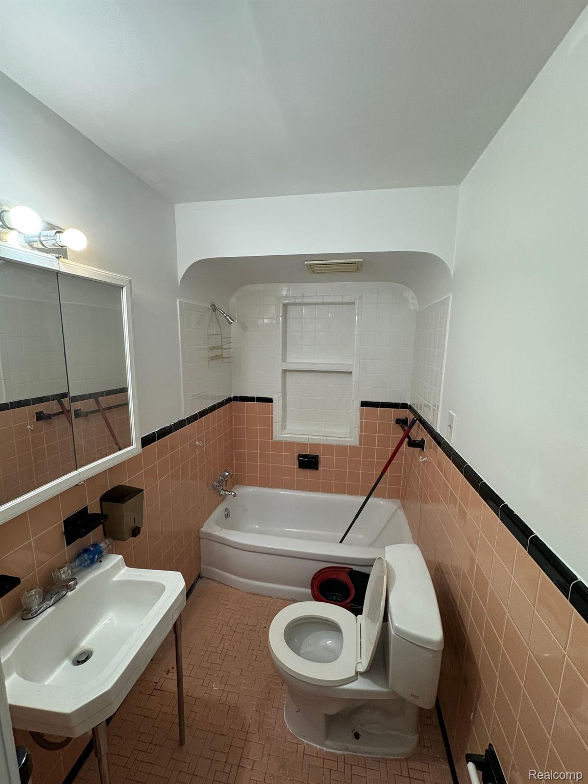 3170 Fort Street Lincoln Park City MI 48146