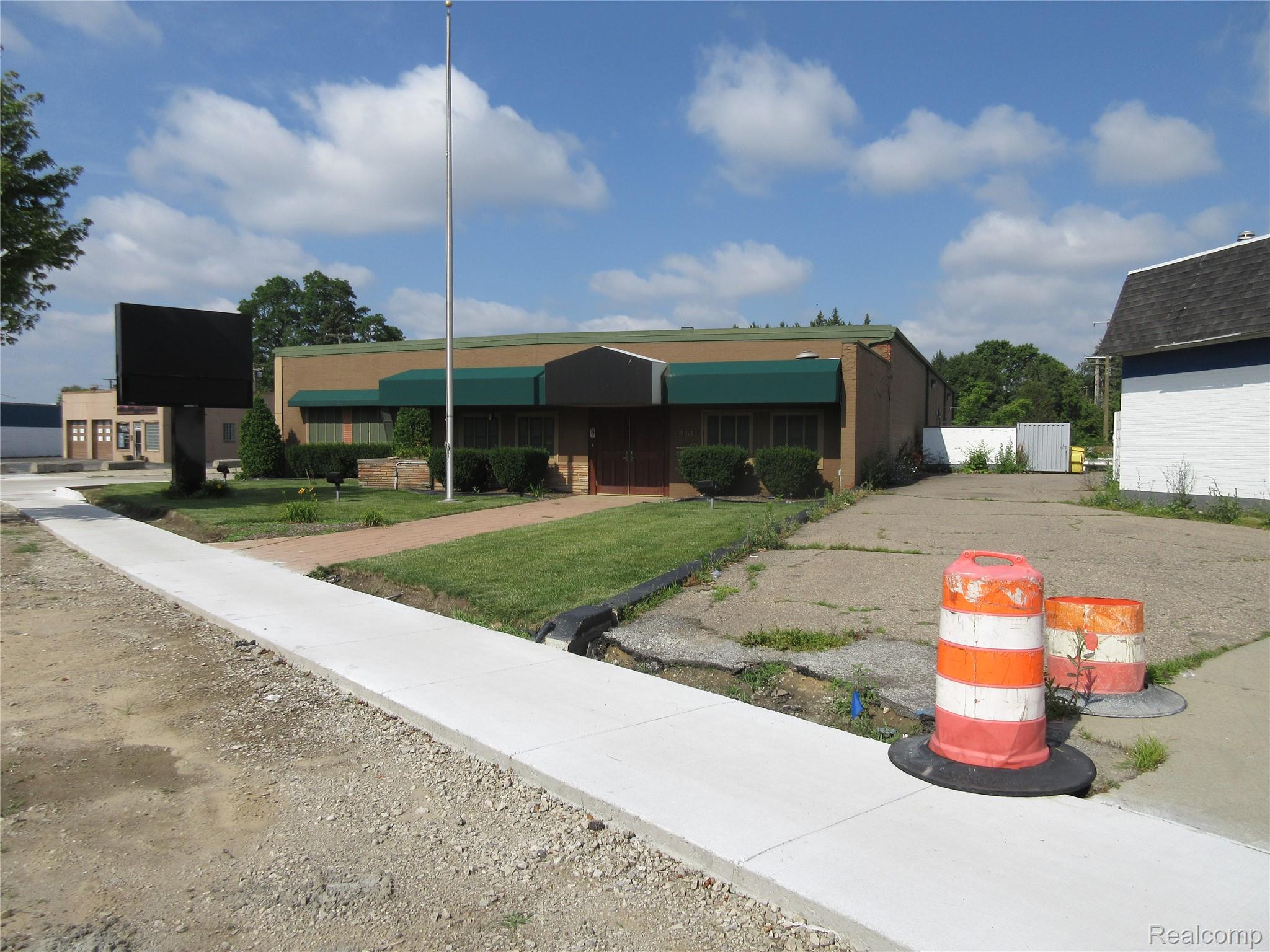 24611 Gratiot Avenue Eastpointe City MI 48021