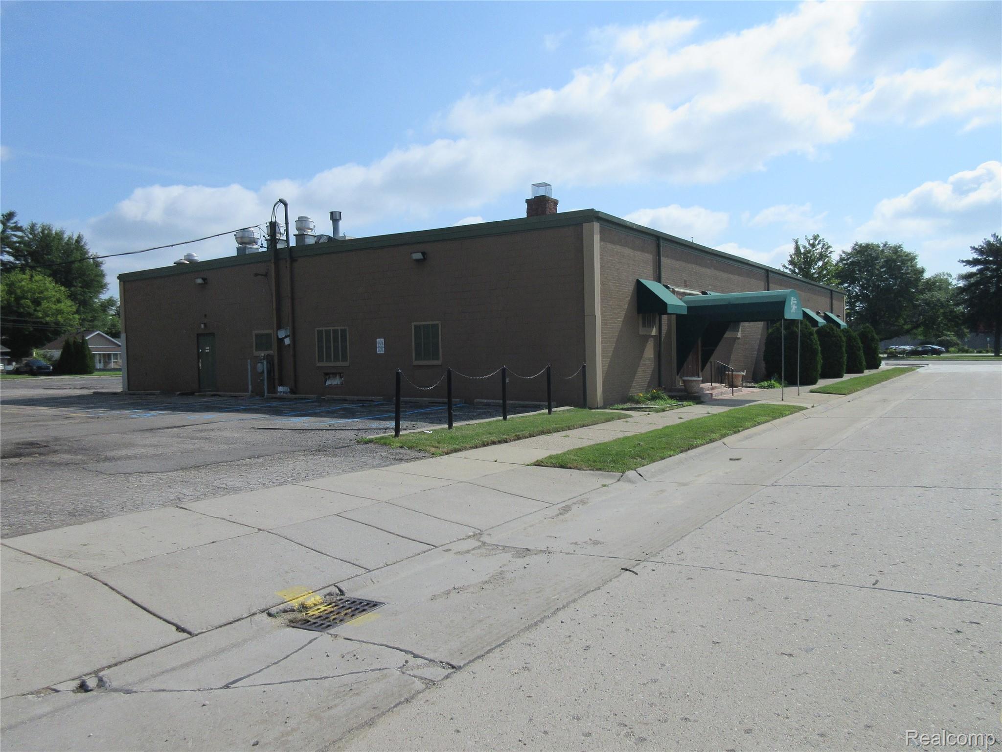 24611 Gratiot Avenue Eastpointe City MI 48021