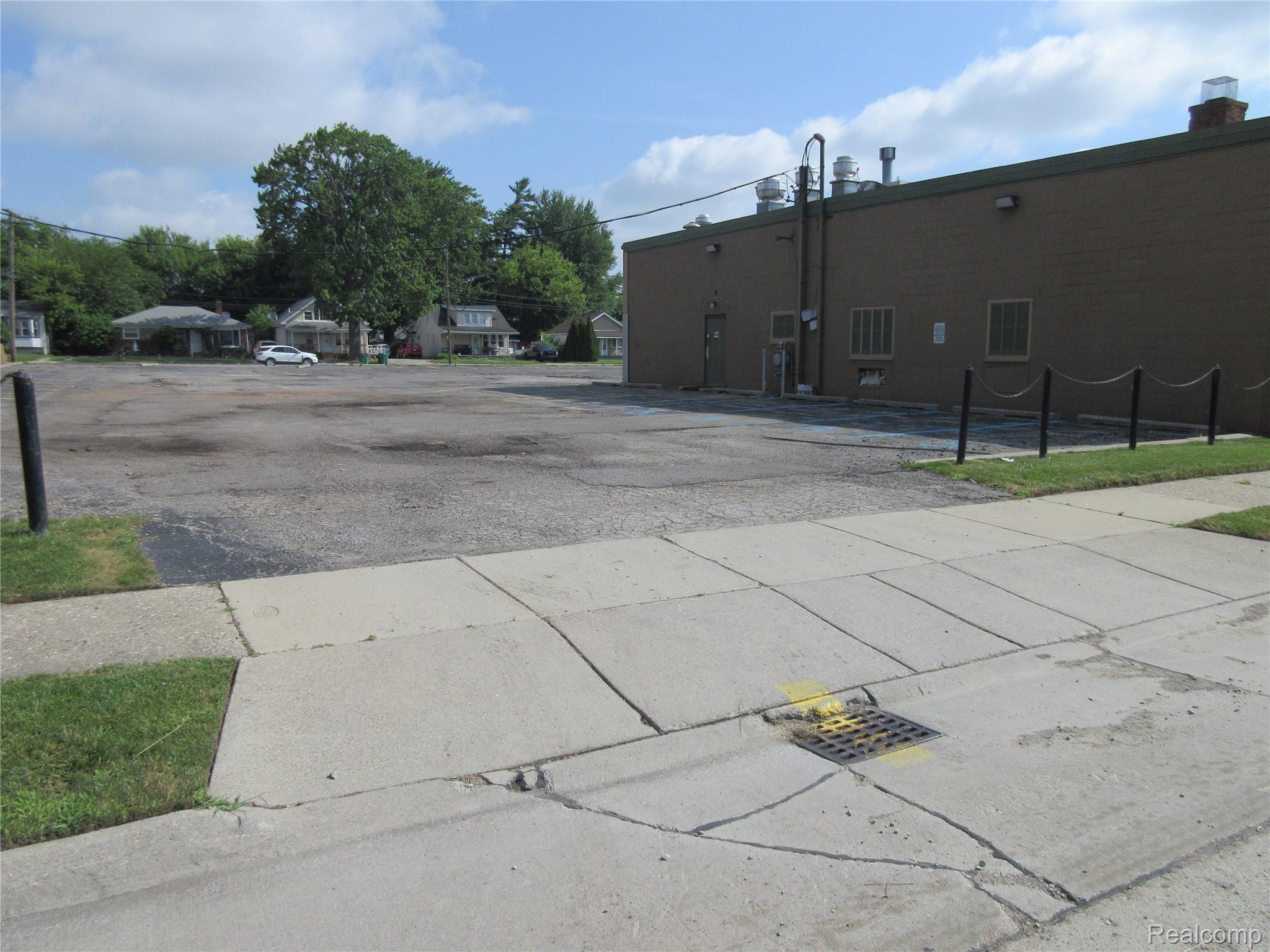 24611 Gratiot Avenue Eastpointe City MI 48021