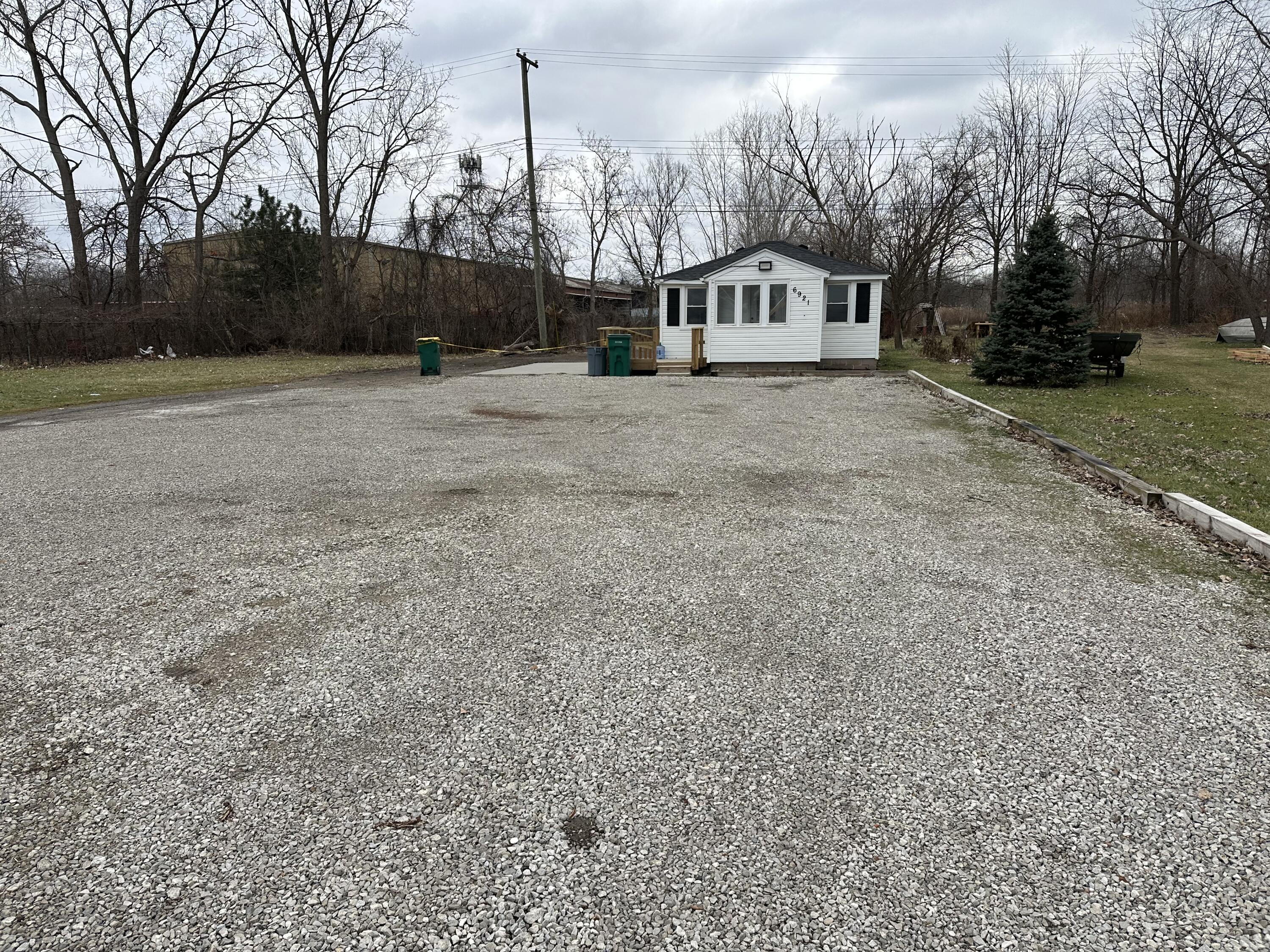 6921 Middlebelt Road Romulus City MI 48174
