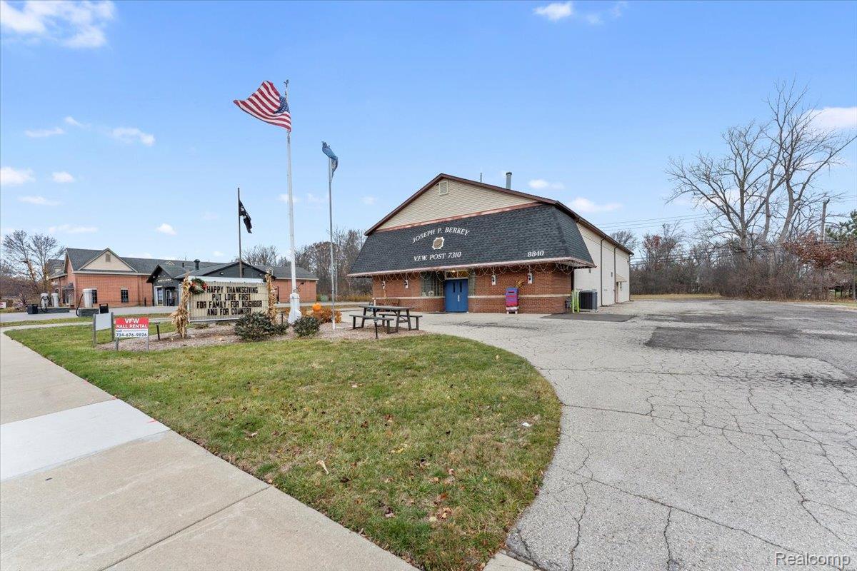 8840 Macomb Street Grosse Ile Township MI 48138