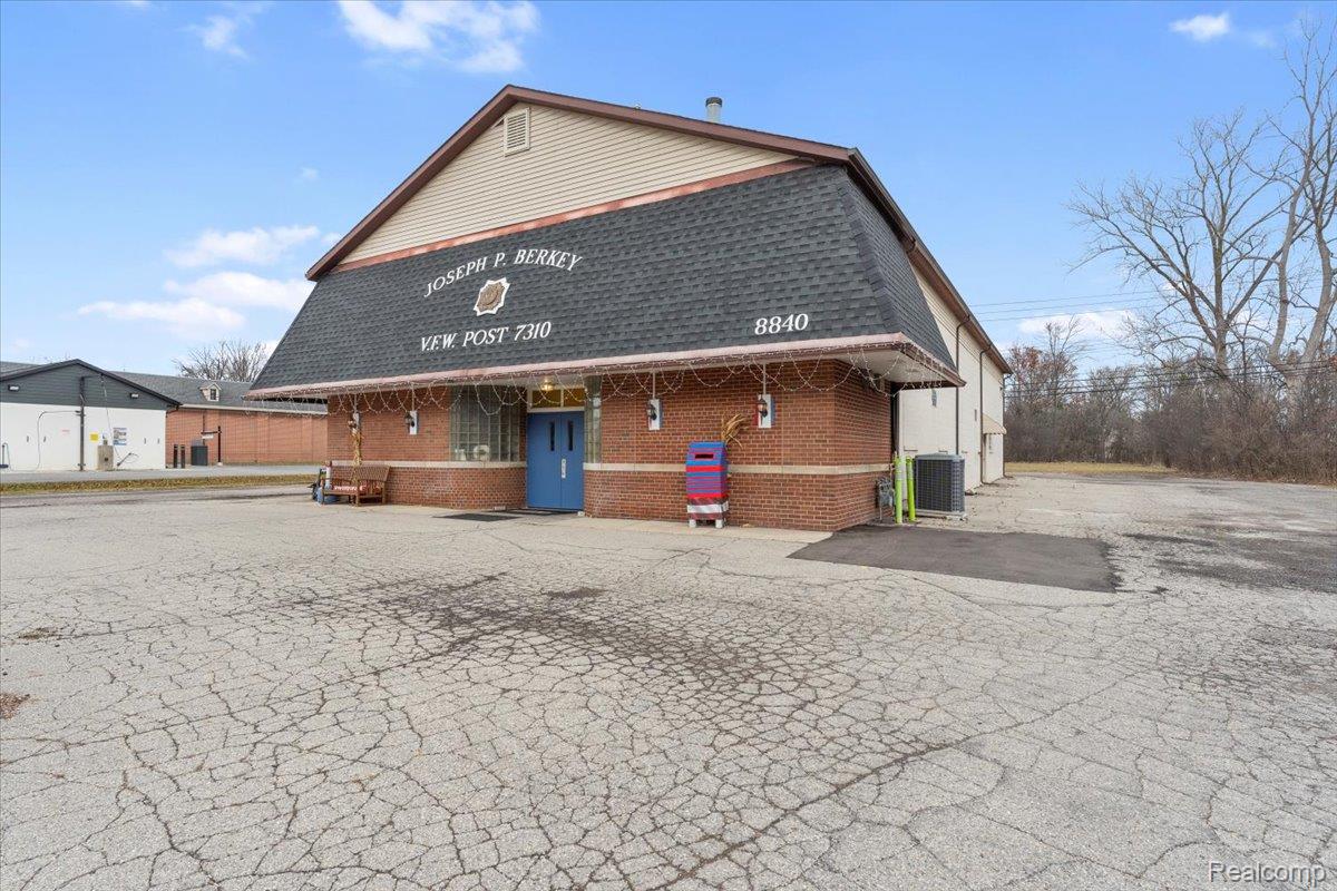 8840 Macomb Street Grosse Ile Township MI 48138