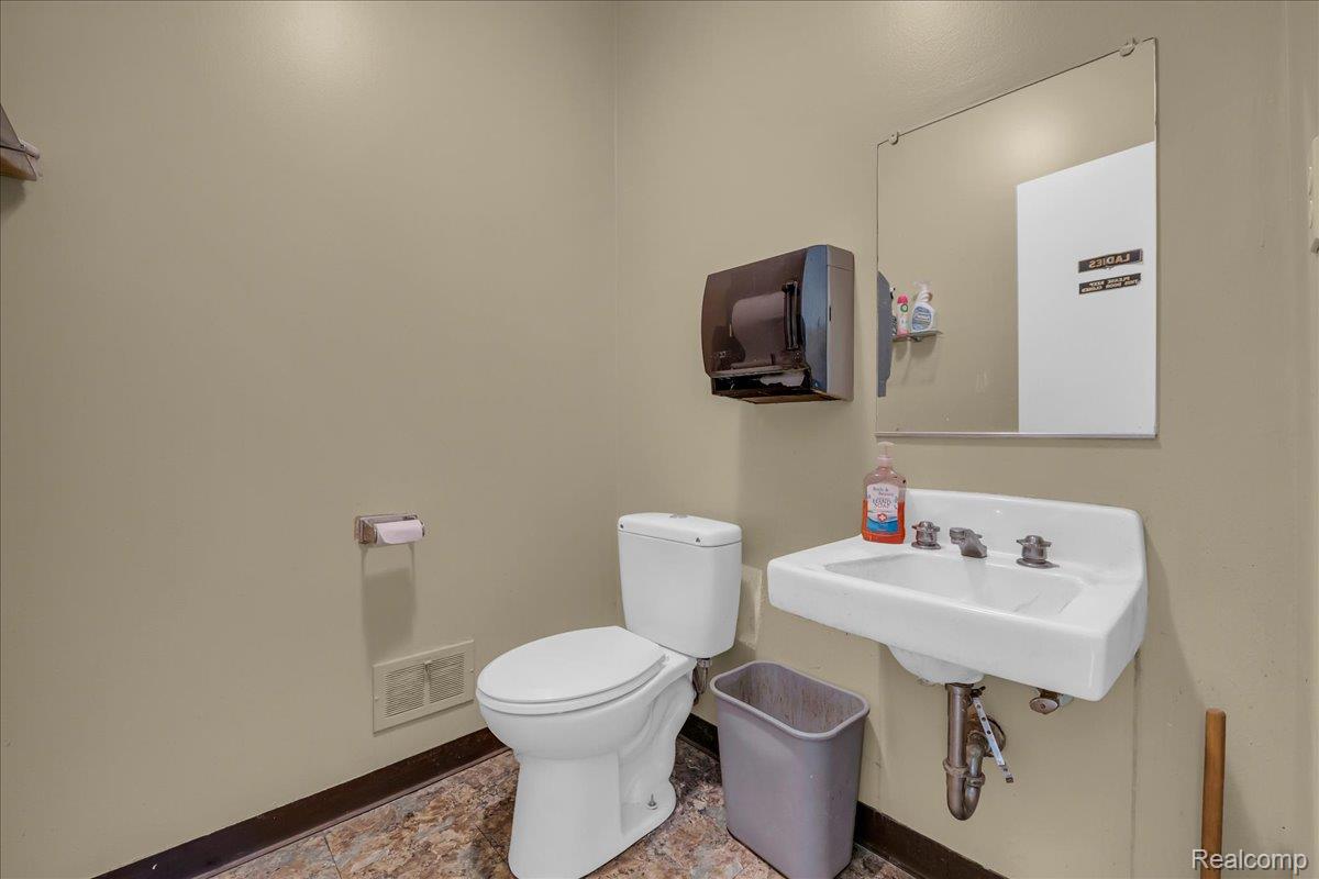 3151 S Wayne Road Wayne City MI 48184