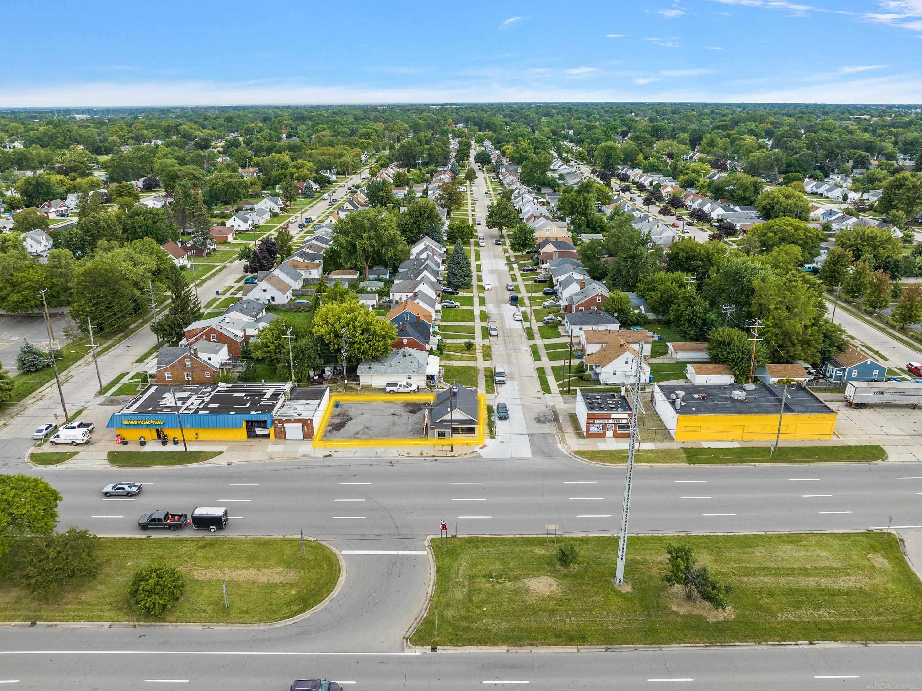 14693 E 8 Mile Road Warren City MI 48089