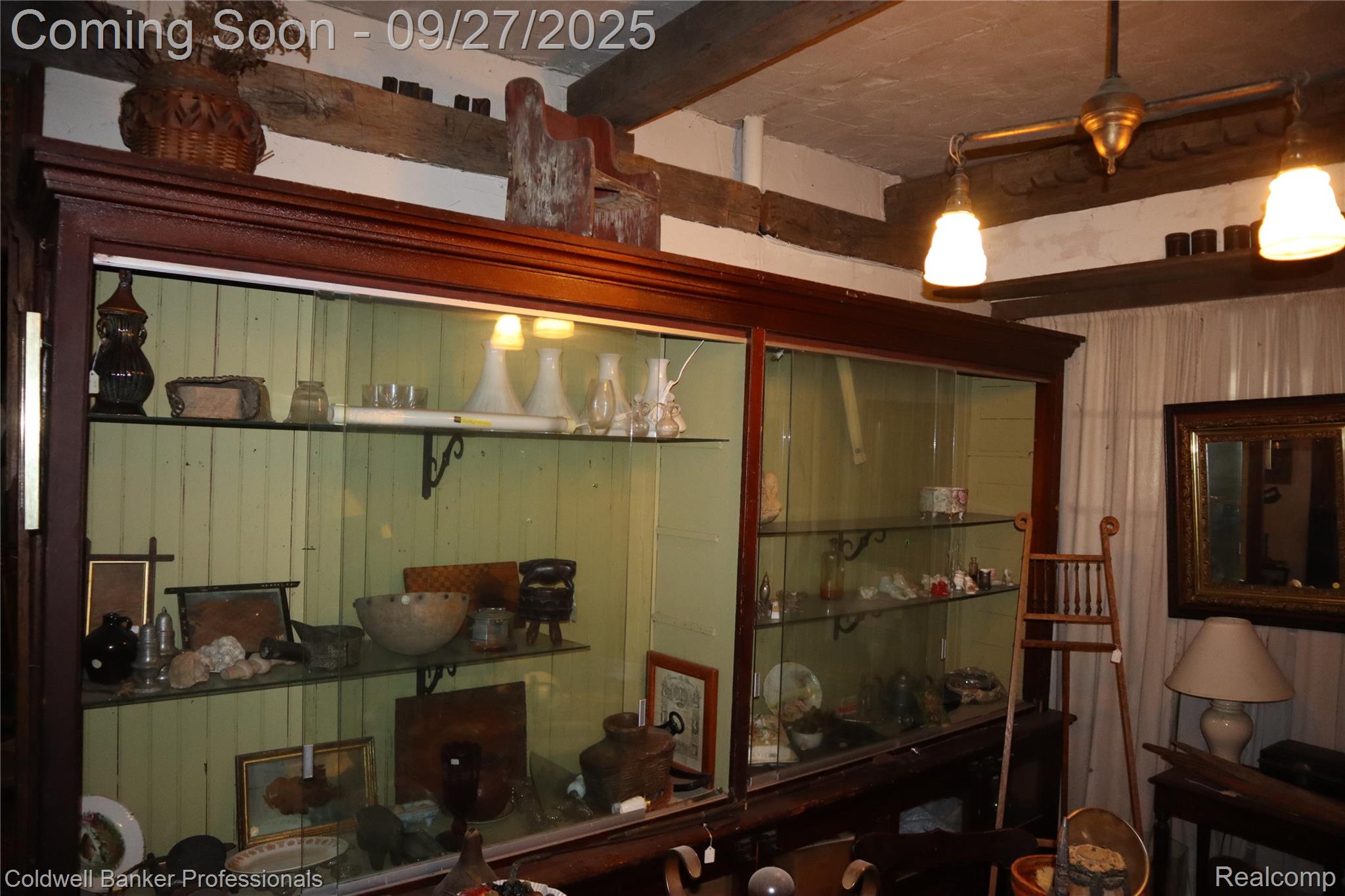 216 S Broad Street Holly Village MI 48442