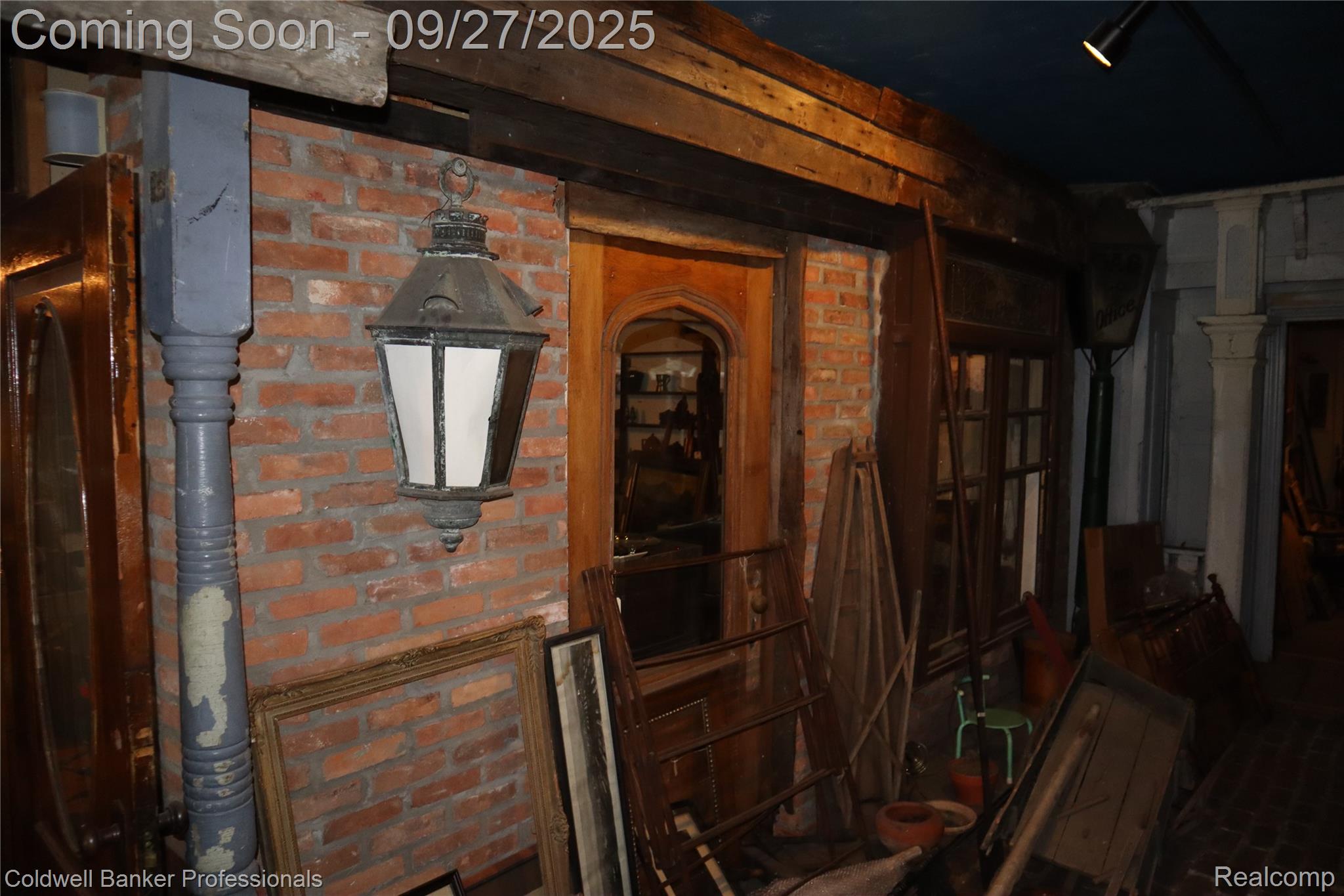 216 S Broad Street Holly Village MI 48442