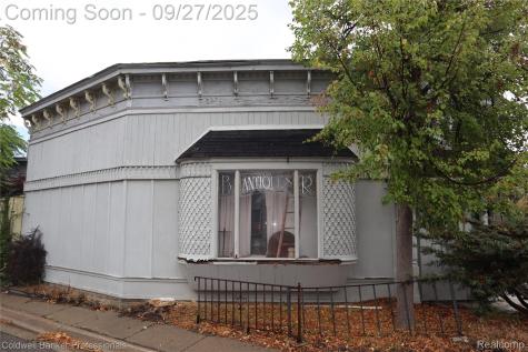216 S Broad Street Holly Village MI 48442