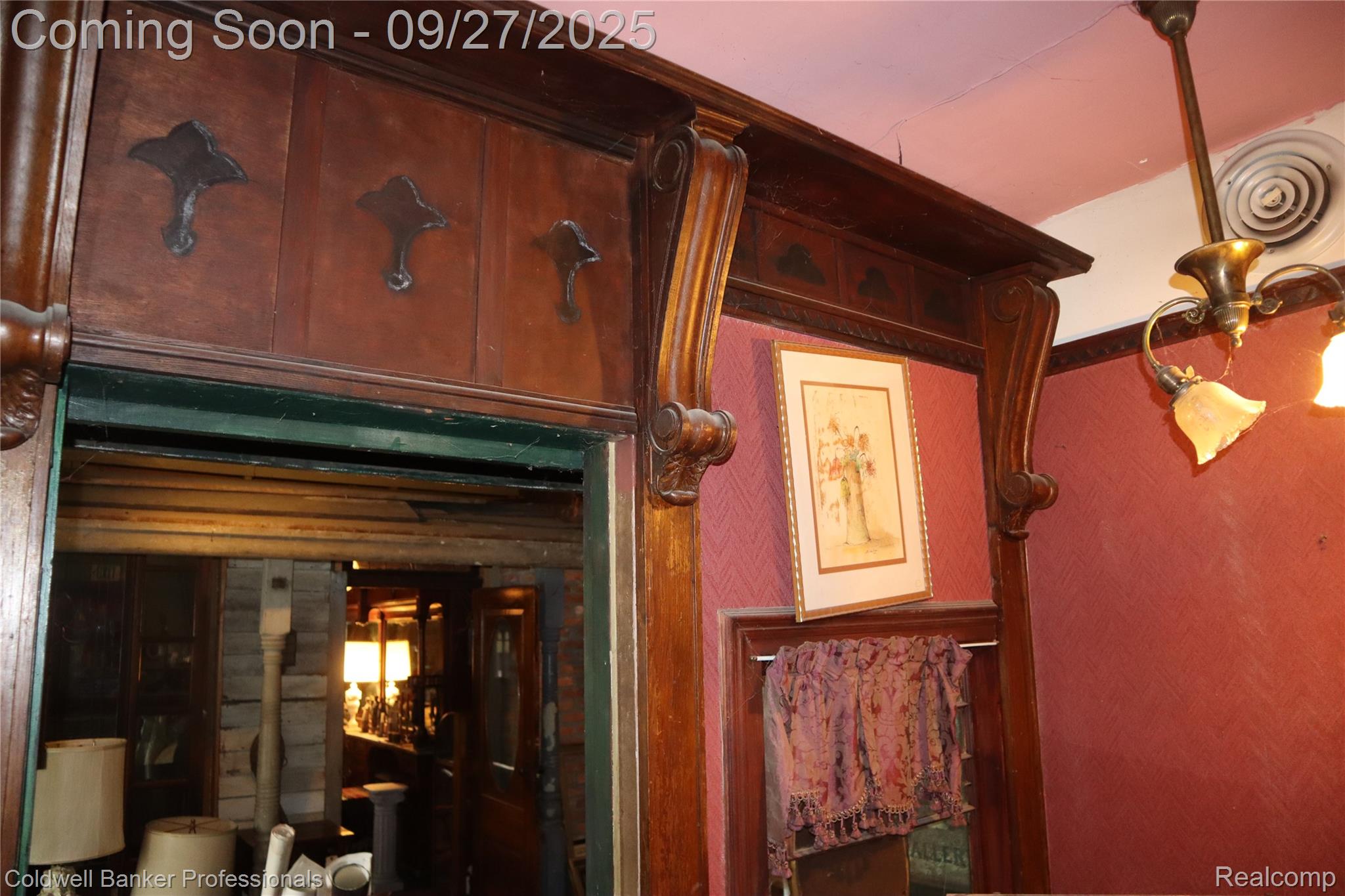 216 S Broad Street Holly Village MI 48442