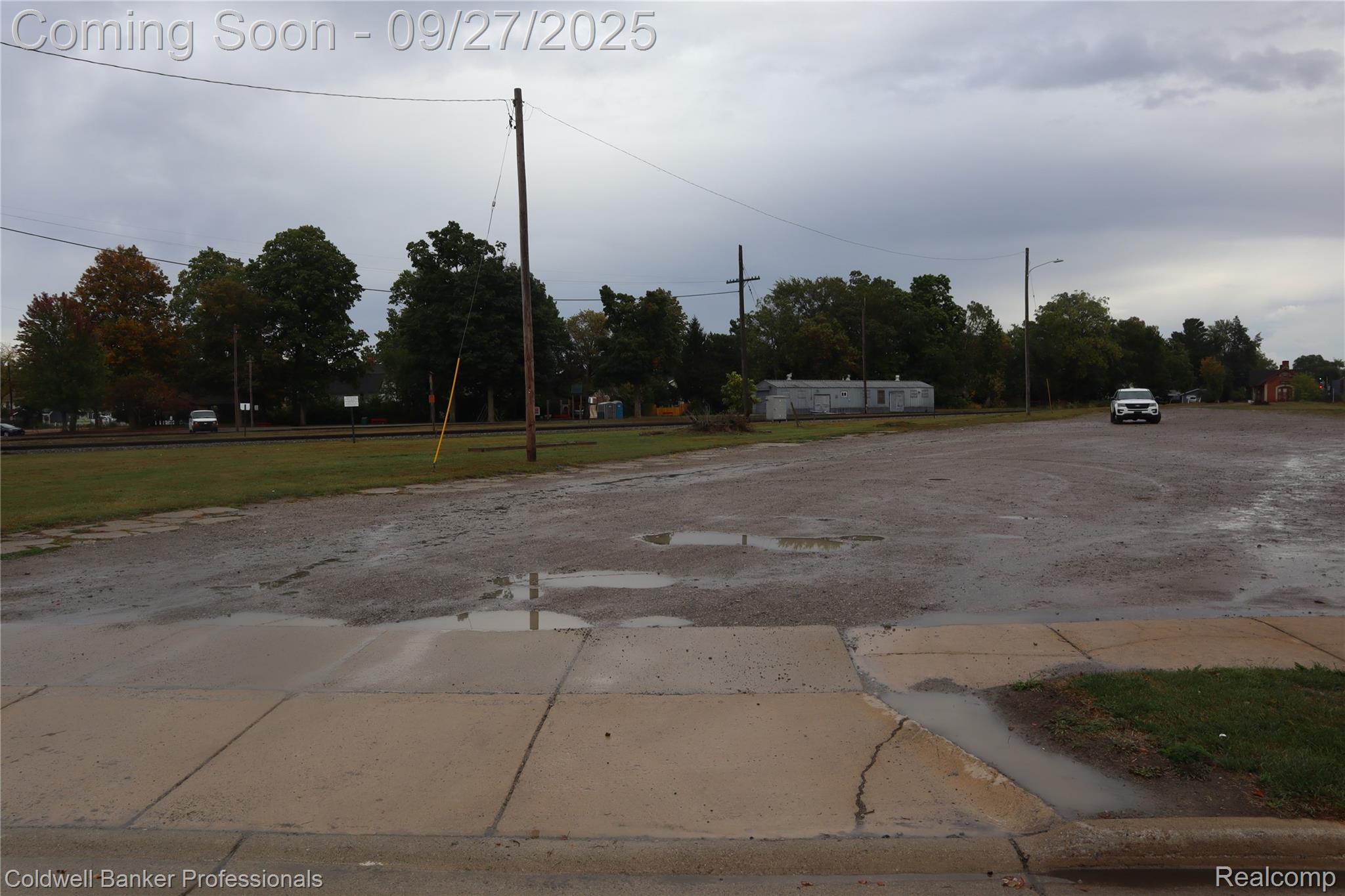 216 S Broad Street Holly Village MI 48442