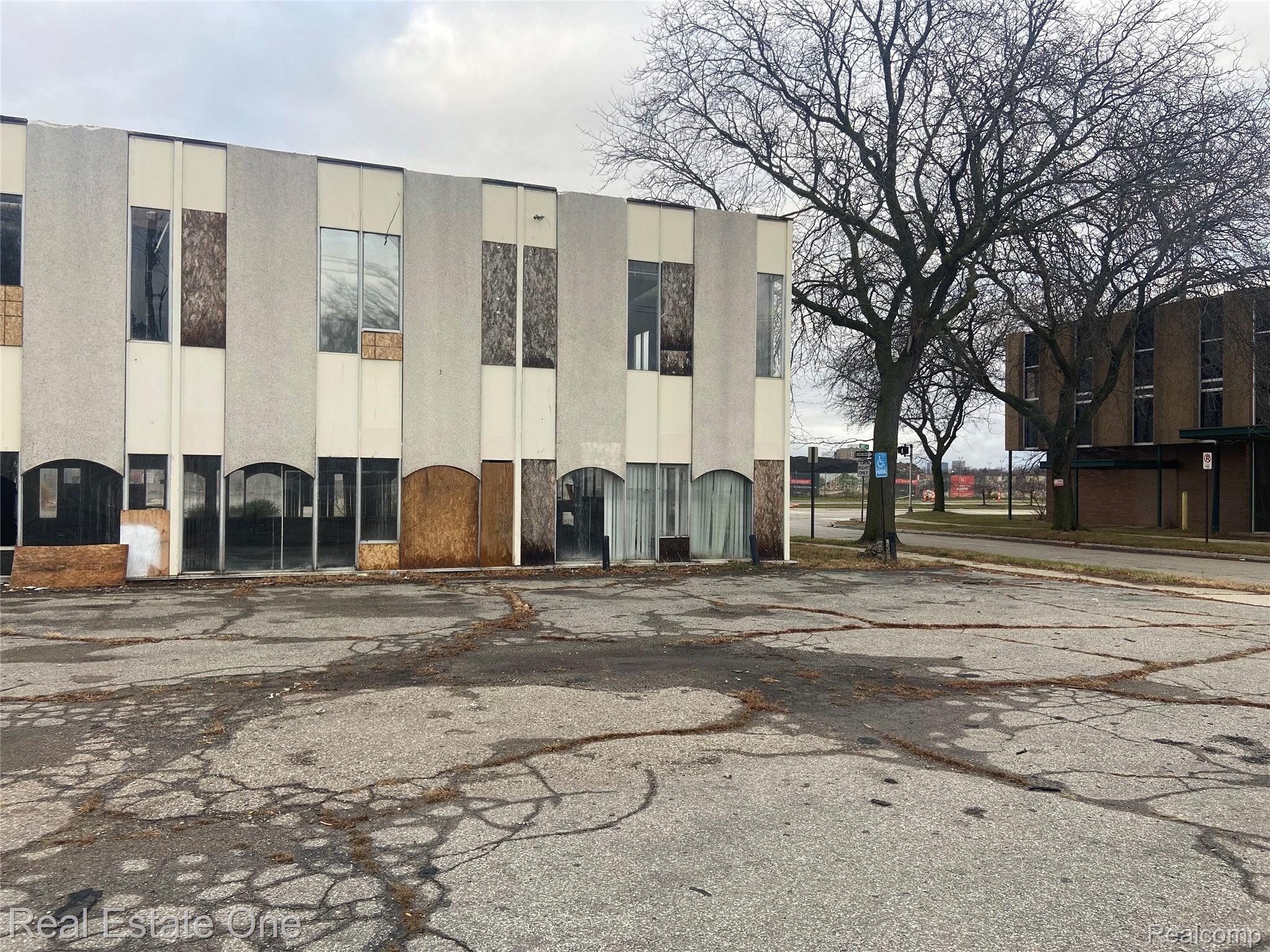 21590 Greenfield Road Oak Park City MI 48237