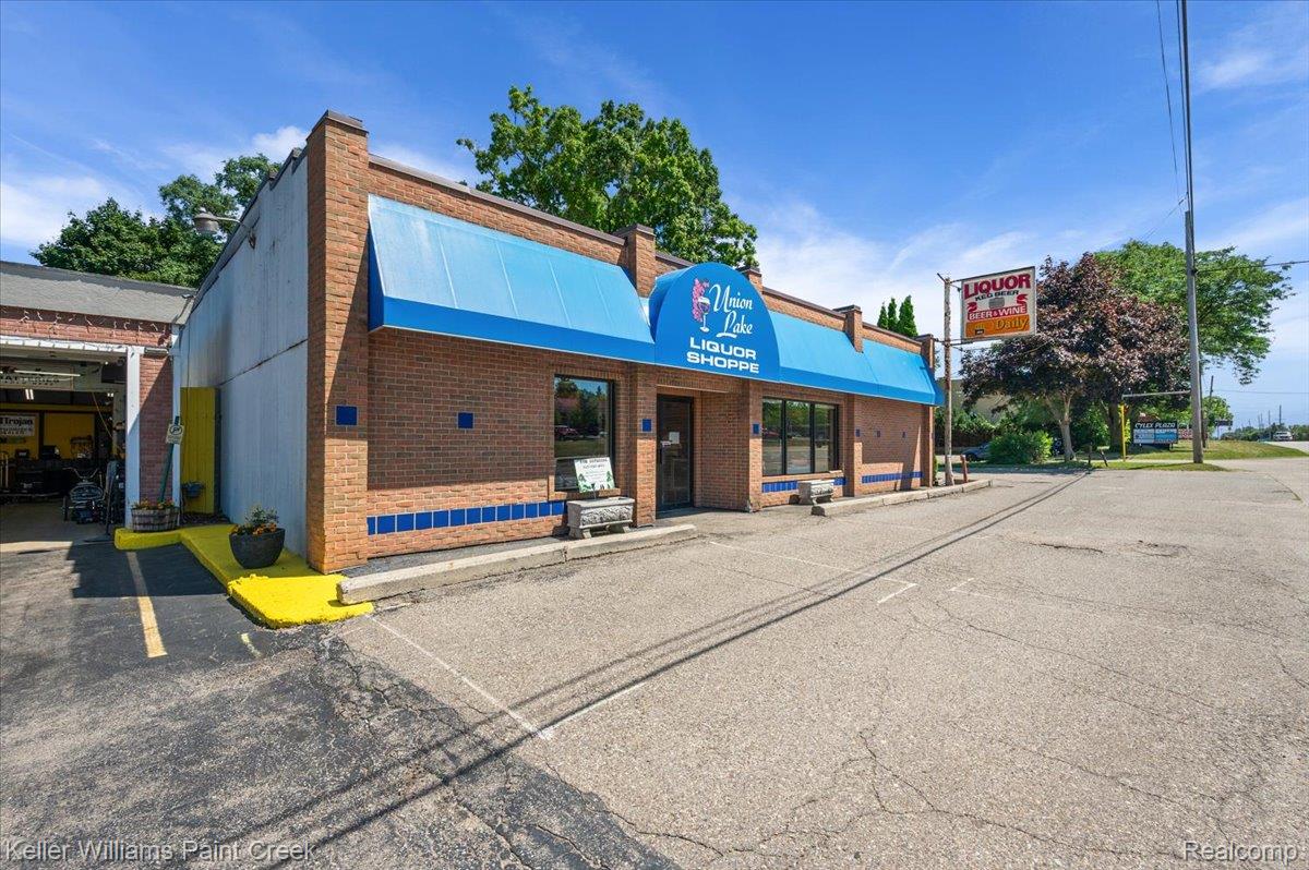 2515 Union Lake Road Commerce Charter Township MI 48382