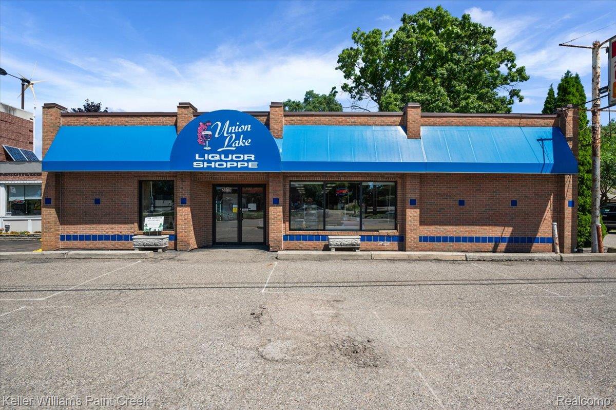 2515 Union Lake Road Commerce Charter Township MI 48382