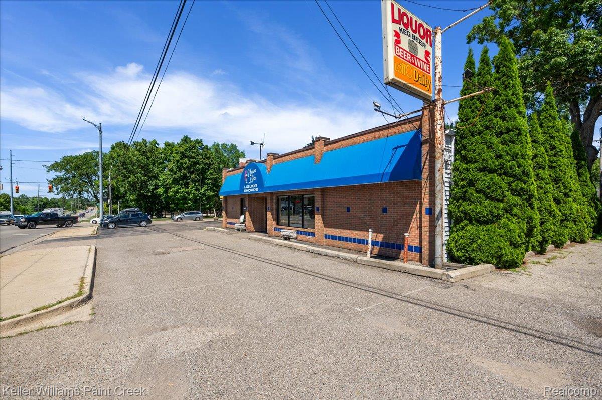 2515 Union Lake Road Commerce Charter Township MI 48382