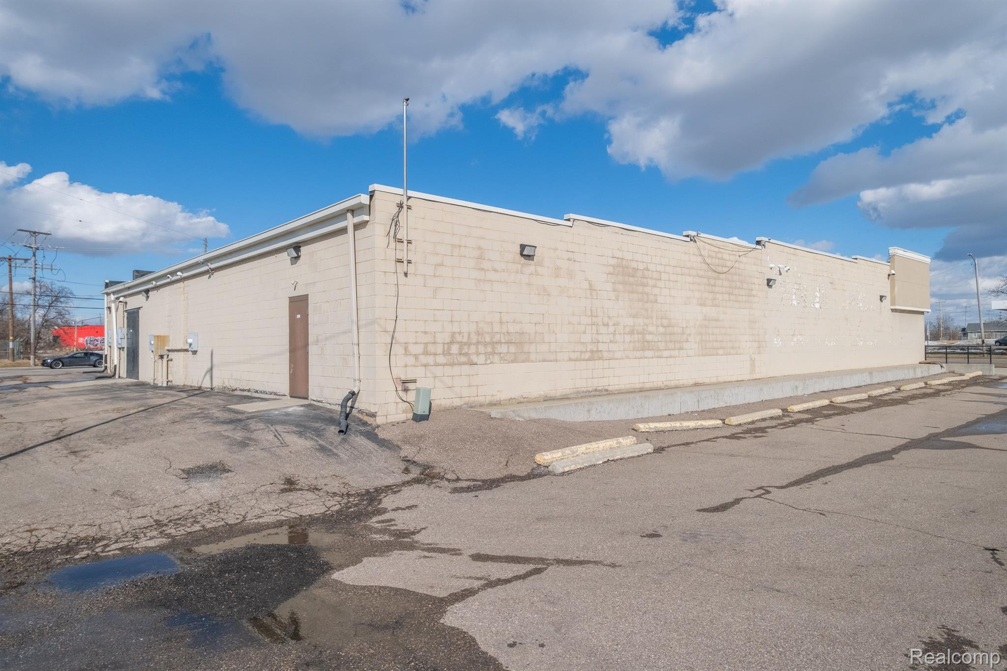 7021 N Saginaw Street Flint City MI 48505