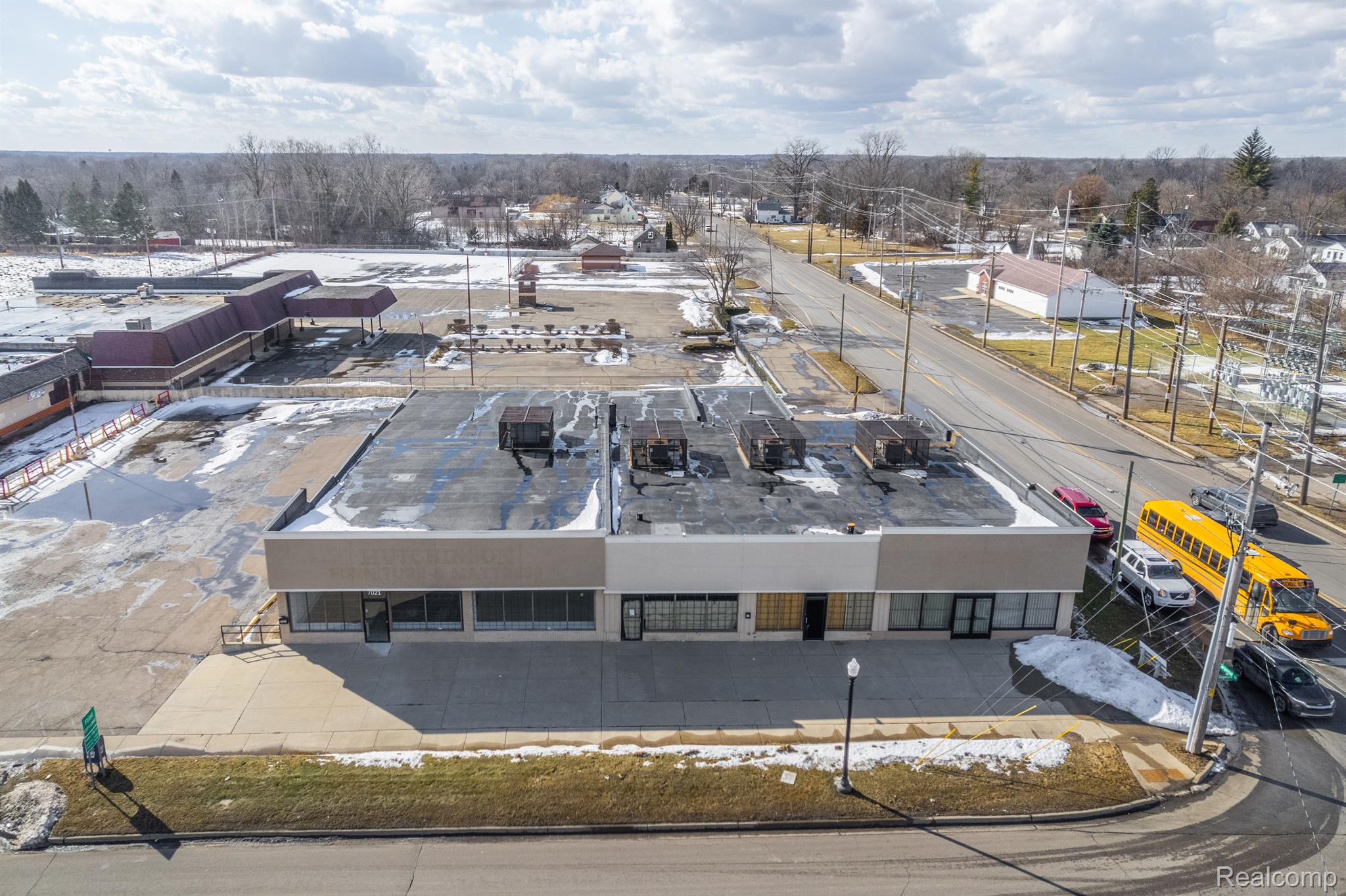 7021 N Saginaw Street Flint City MI 48505