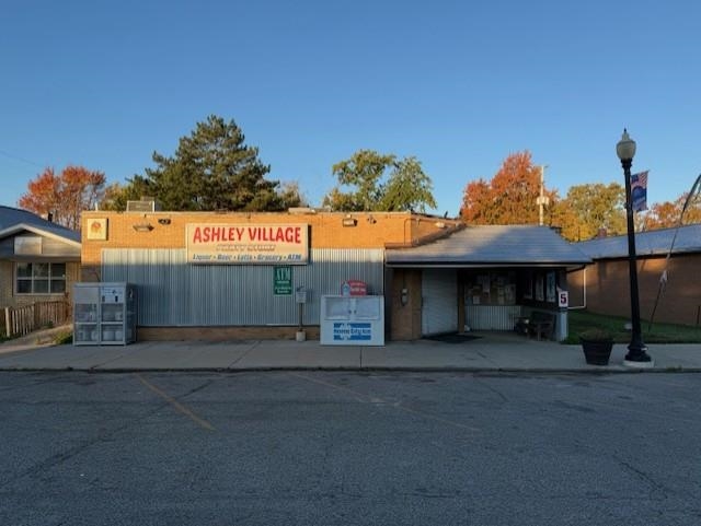 128 S Sterling Ashley Village MI 48806