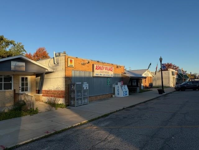 128 S Sterling Ashley Village MI 48806