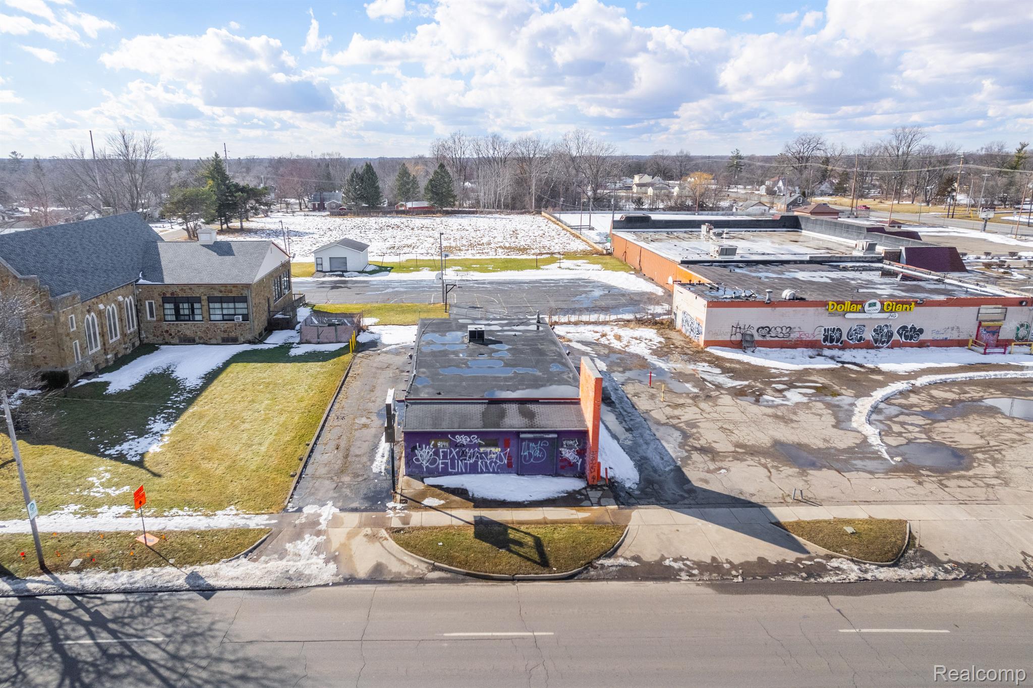6925 N Saginaw Street Flint City MI 48505