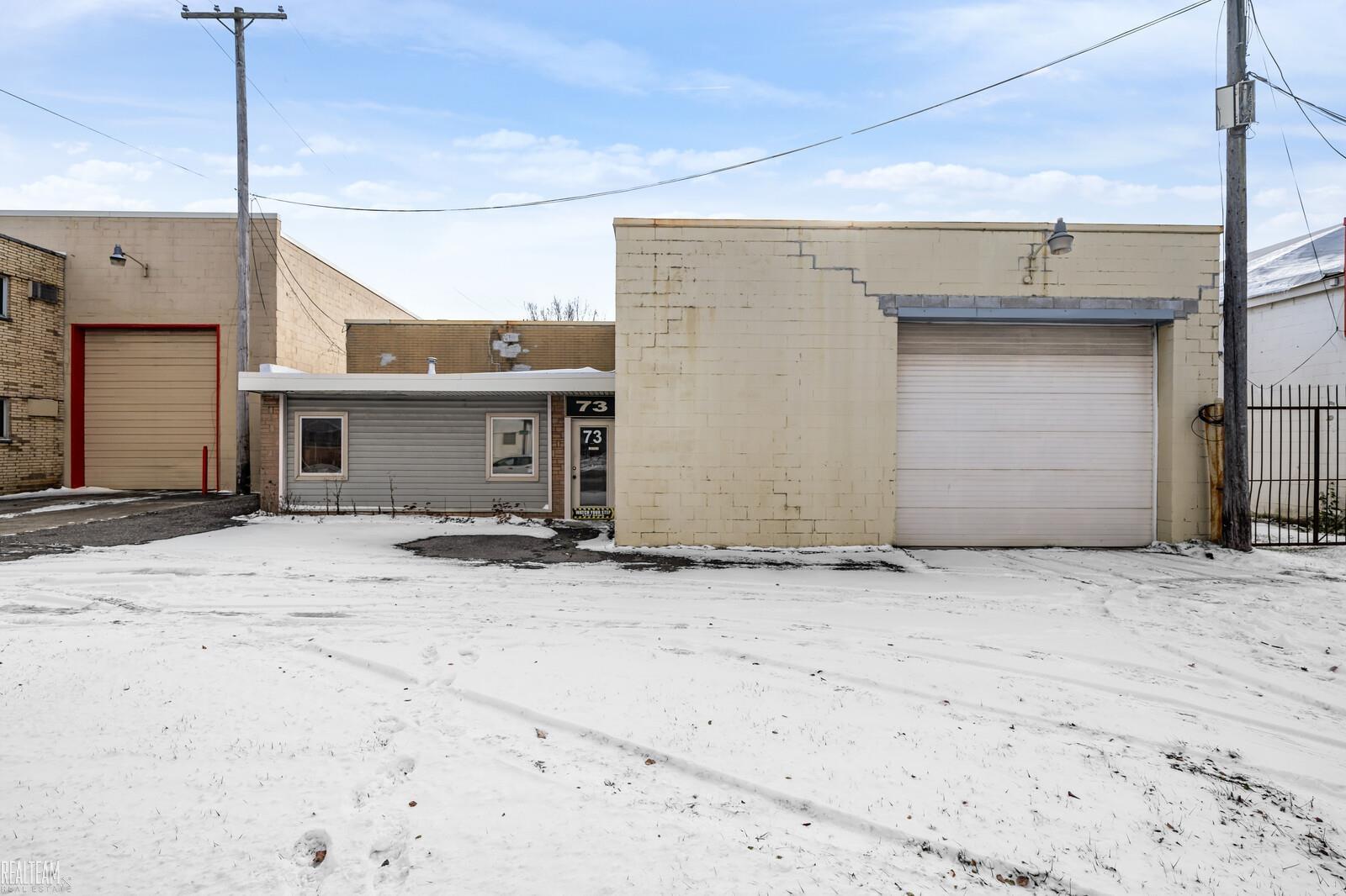 73 W Walton Boulevard Pontiac City MI 48340