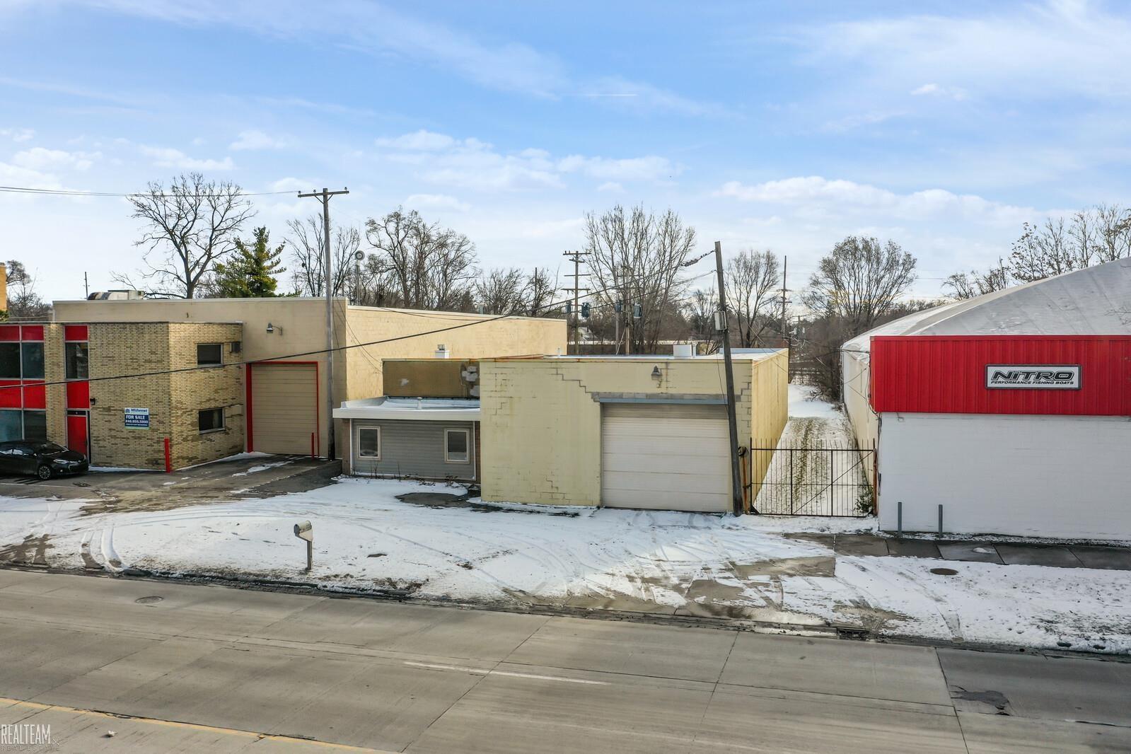 73 W Walton Boulevard Pontiac City MI 48340