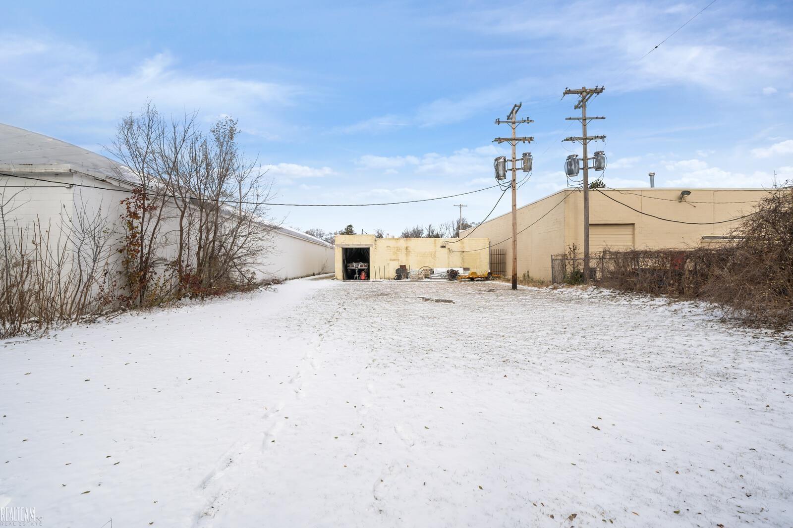 73 W Walton Boulevard Pontiac City MI 48340