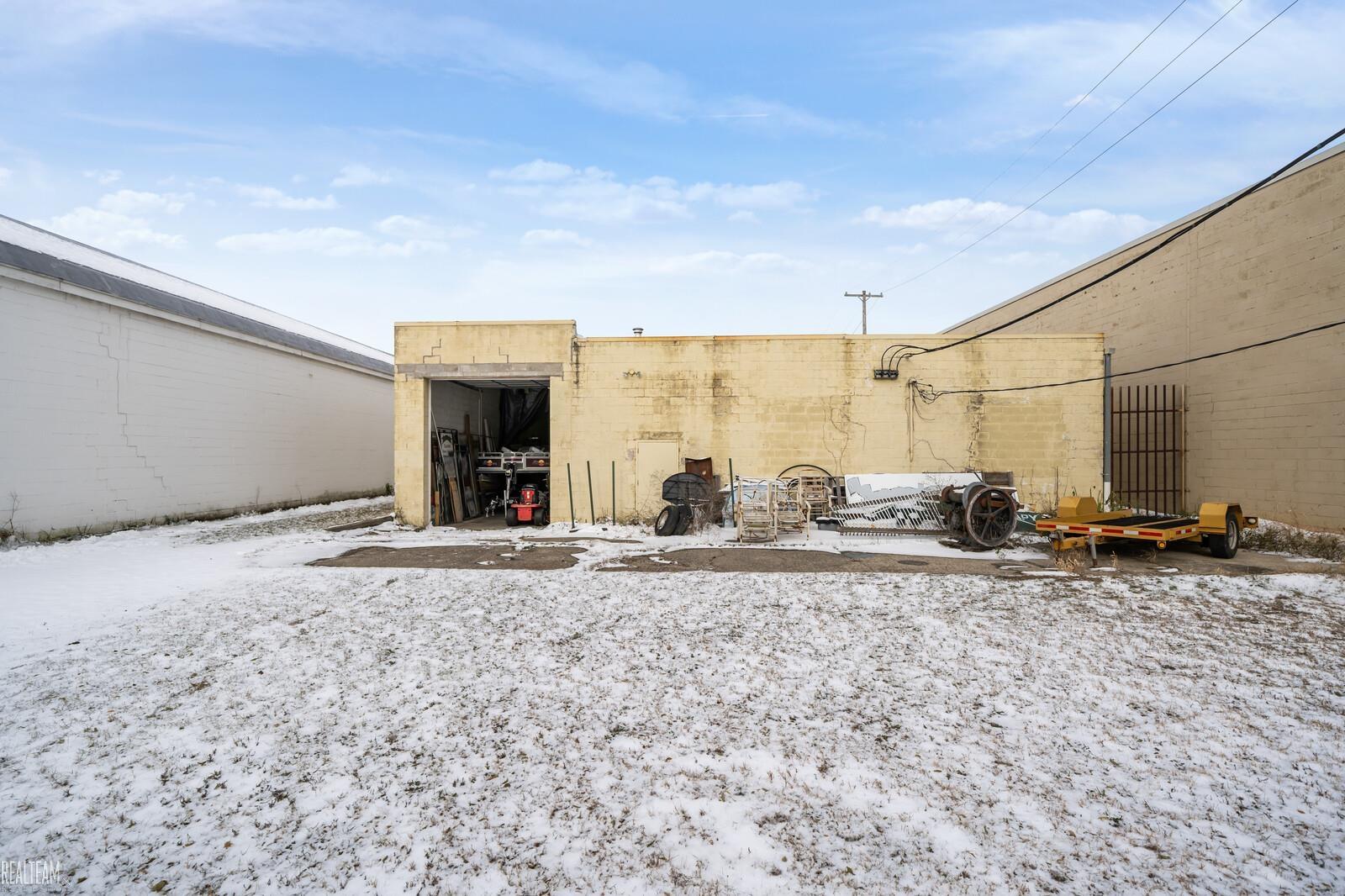 73 W Walton Boulevard Pontiac City MI 48340