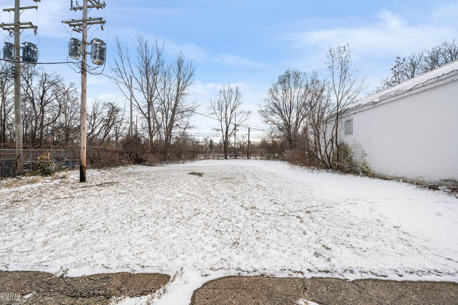 73 W Walton Boulevard Pontiac City MI 48340