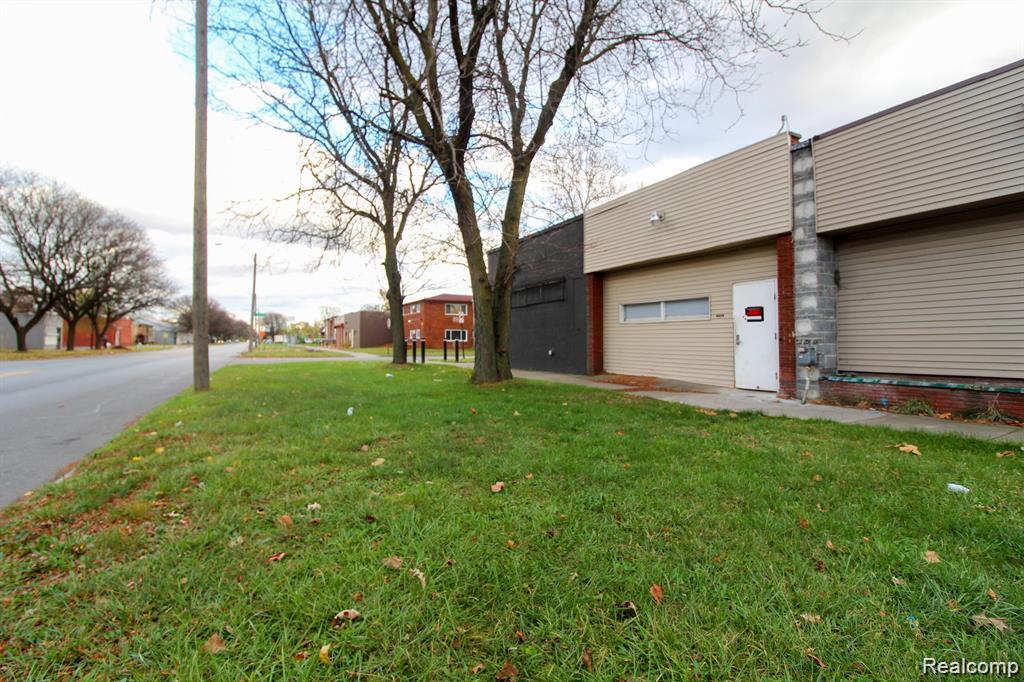 18907 Schoolcraft Detroit City MI 48223