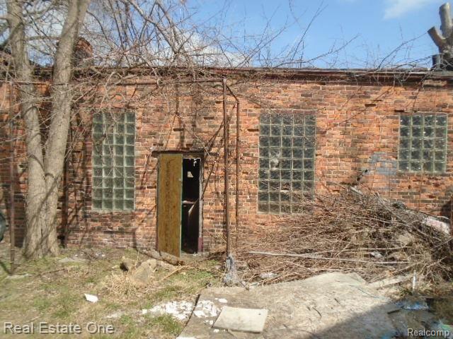 13498 Healy Detroit City MI 48212