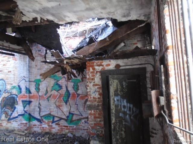 13498 Healy Detroit City MI 48212