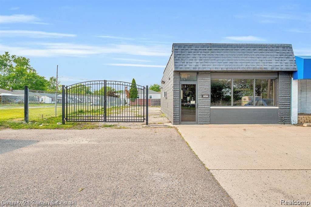 15615 E 10 Mile Road Eastpointe City MI 48021