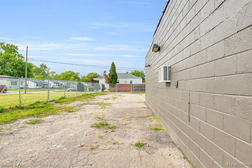 15615 E 10 Mile Road Eastpointe City MI 48021
