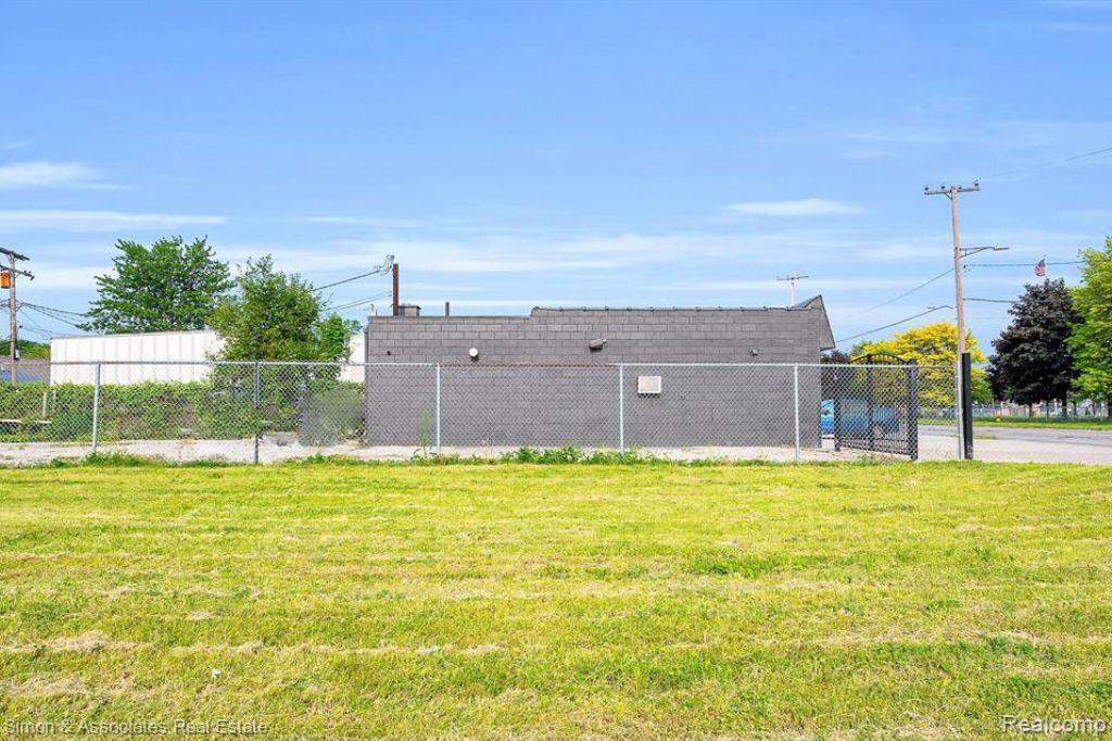 15615 E 10 Mile Road Eastpointe City MI 48021