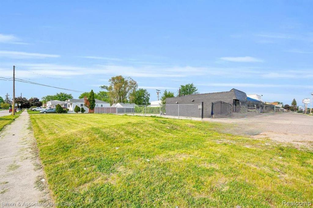 15615 E 10 Mile Road Eastpointe City MI 48021
