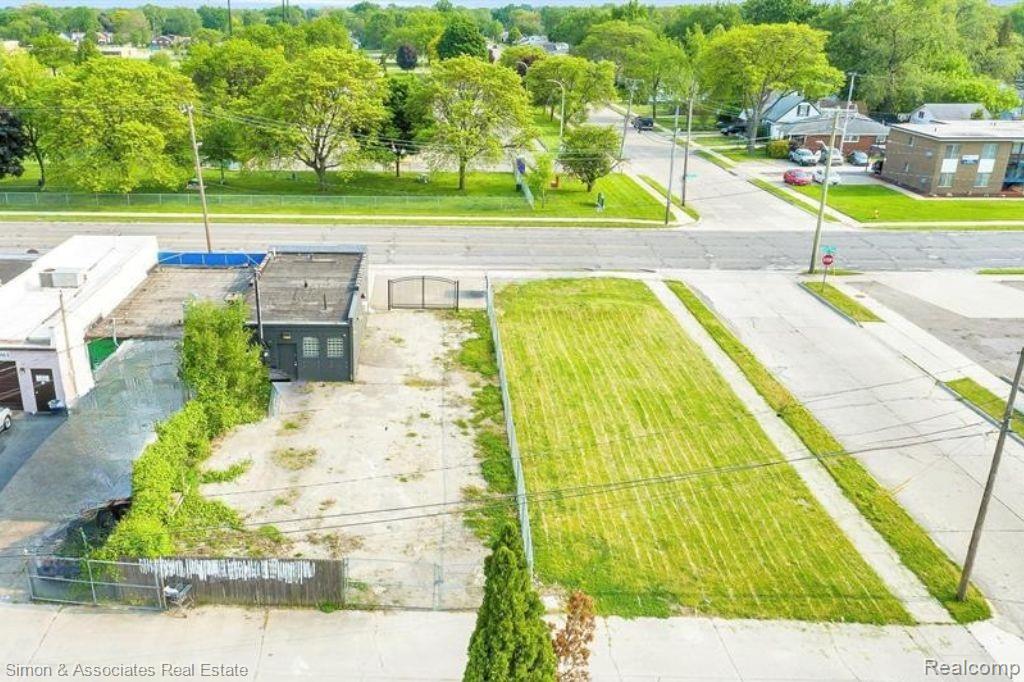 15615 E 10 Mile Road Eastpointe City MI 48021