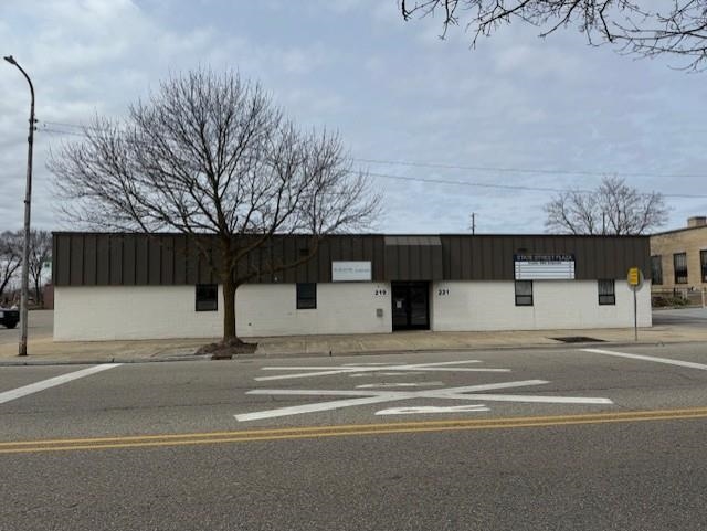 217 N State Alma City MI 48801