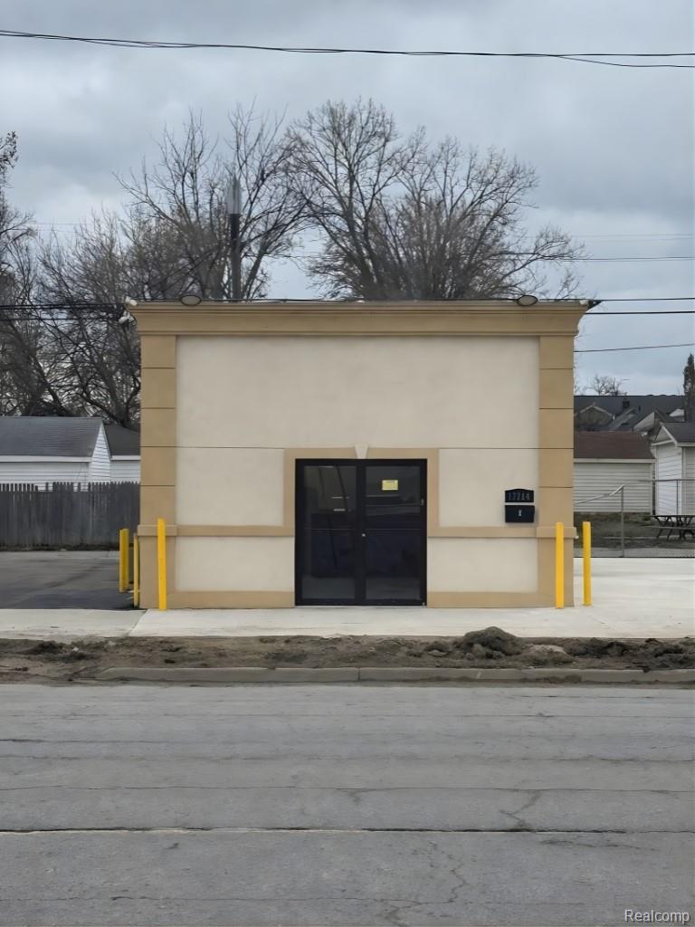 17744 E 9 Mile Road Eastpointe City MI 48021