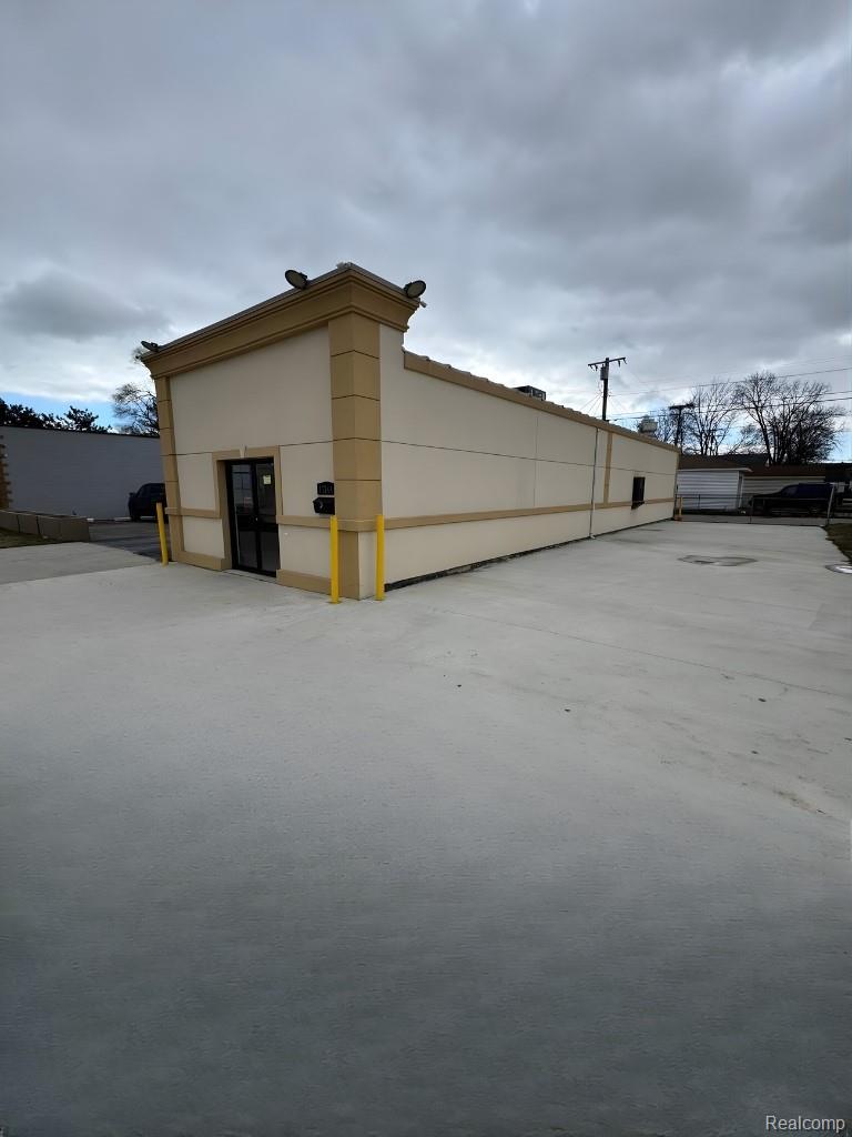 17744 E 9 Mile Road Eastpointe City MI 48021
