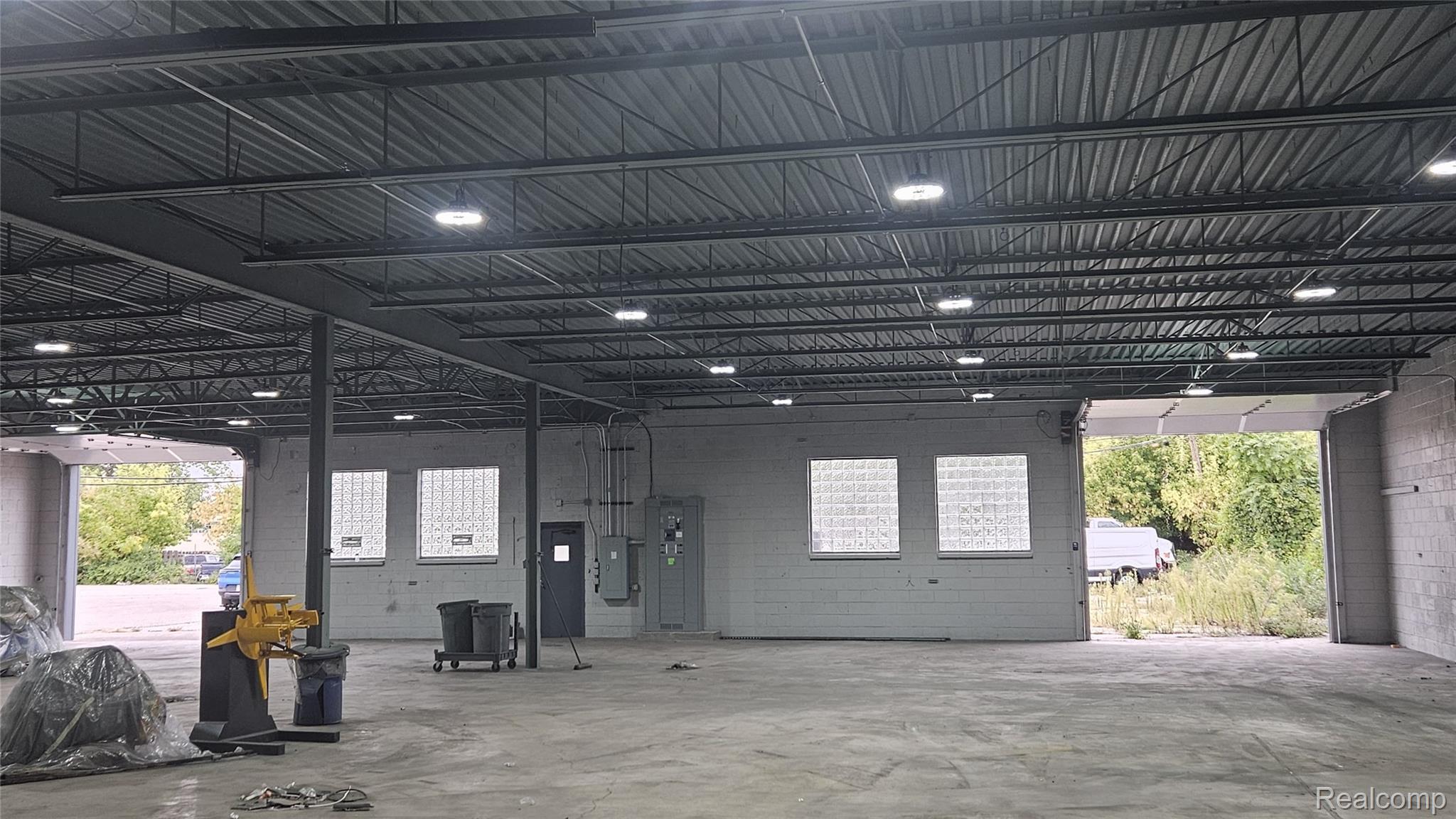 26071 Dequindre Road Madison Heights City MI 48071