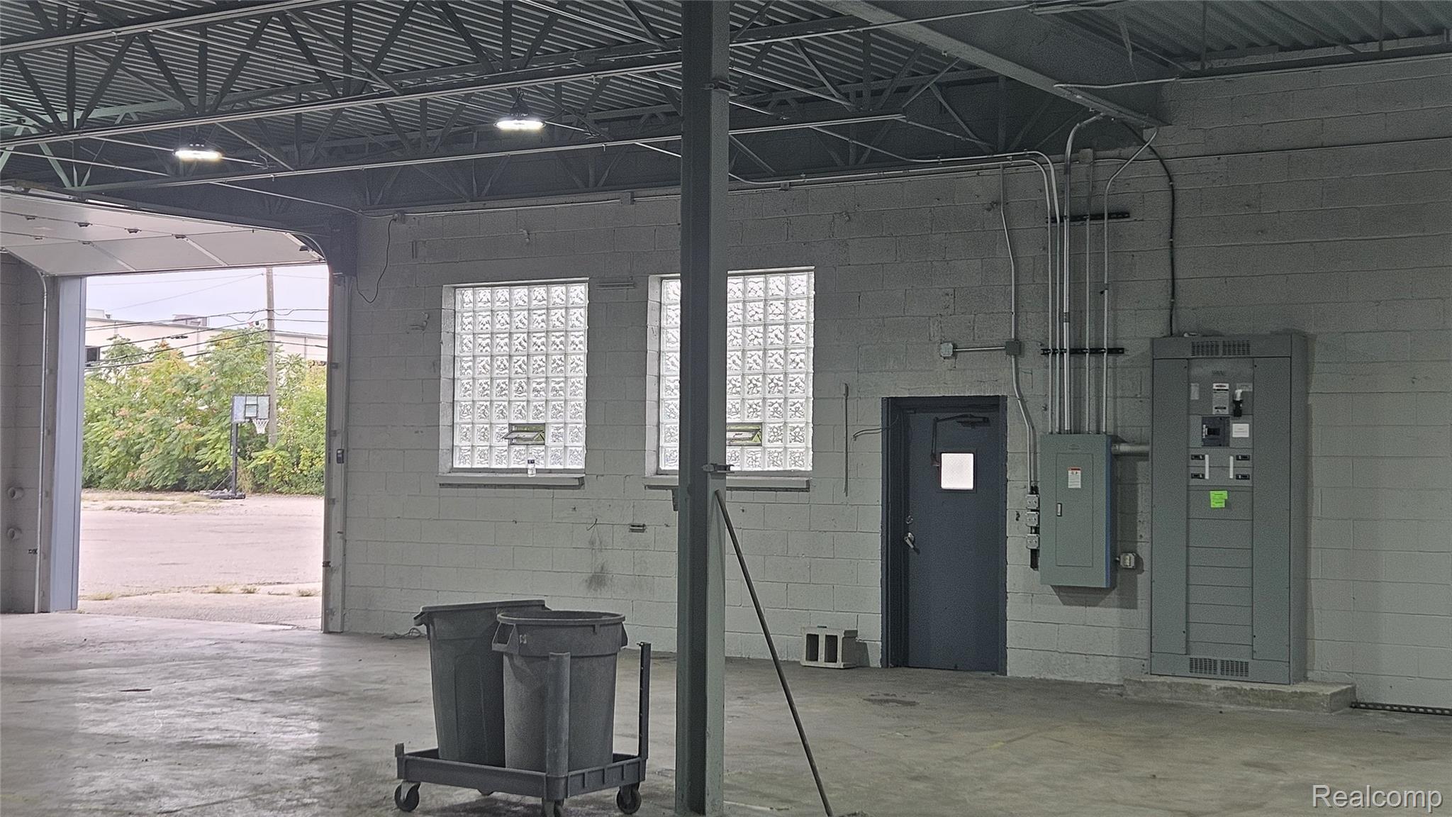 26071 Dequindre Road Madison Heights City MI 48071