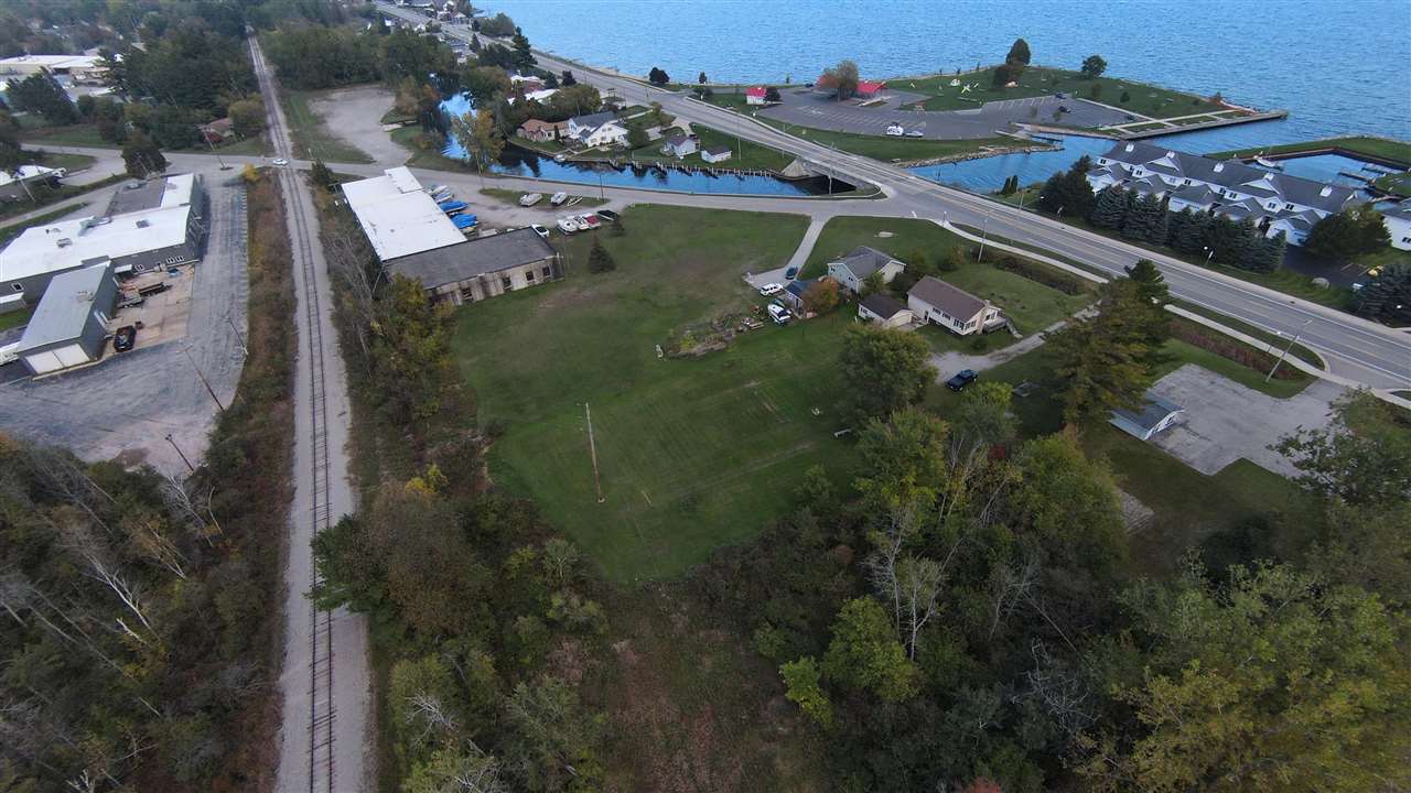 908 & 910 W Lake Tawas Township MI 48763
