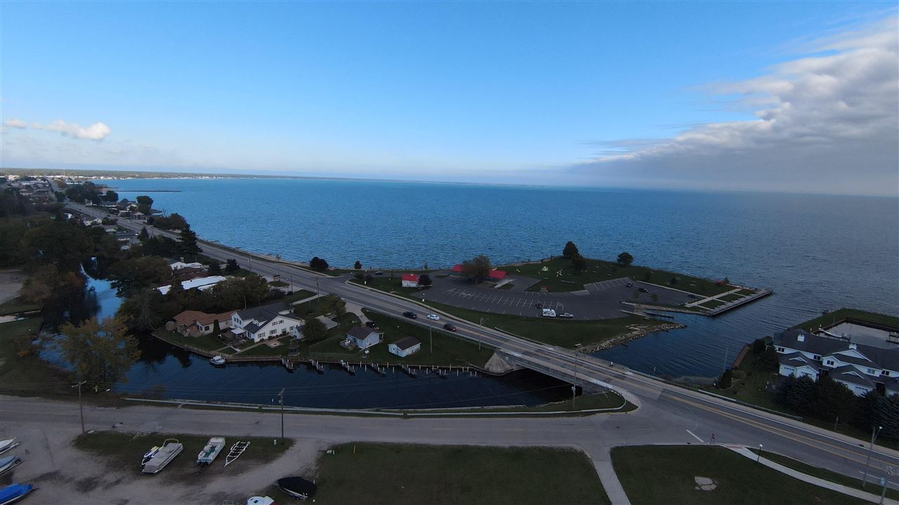 908 & 910 W Lake Tawas Township MI 48763