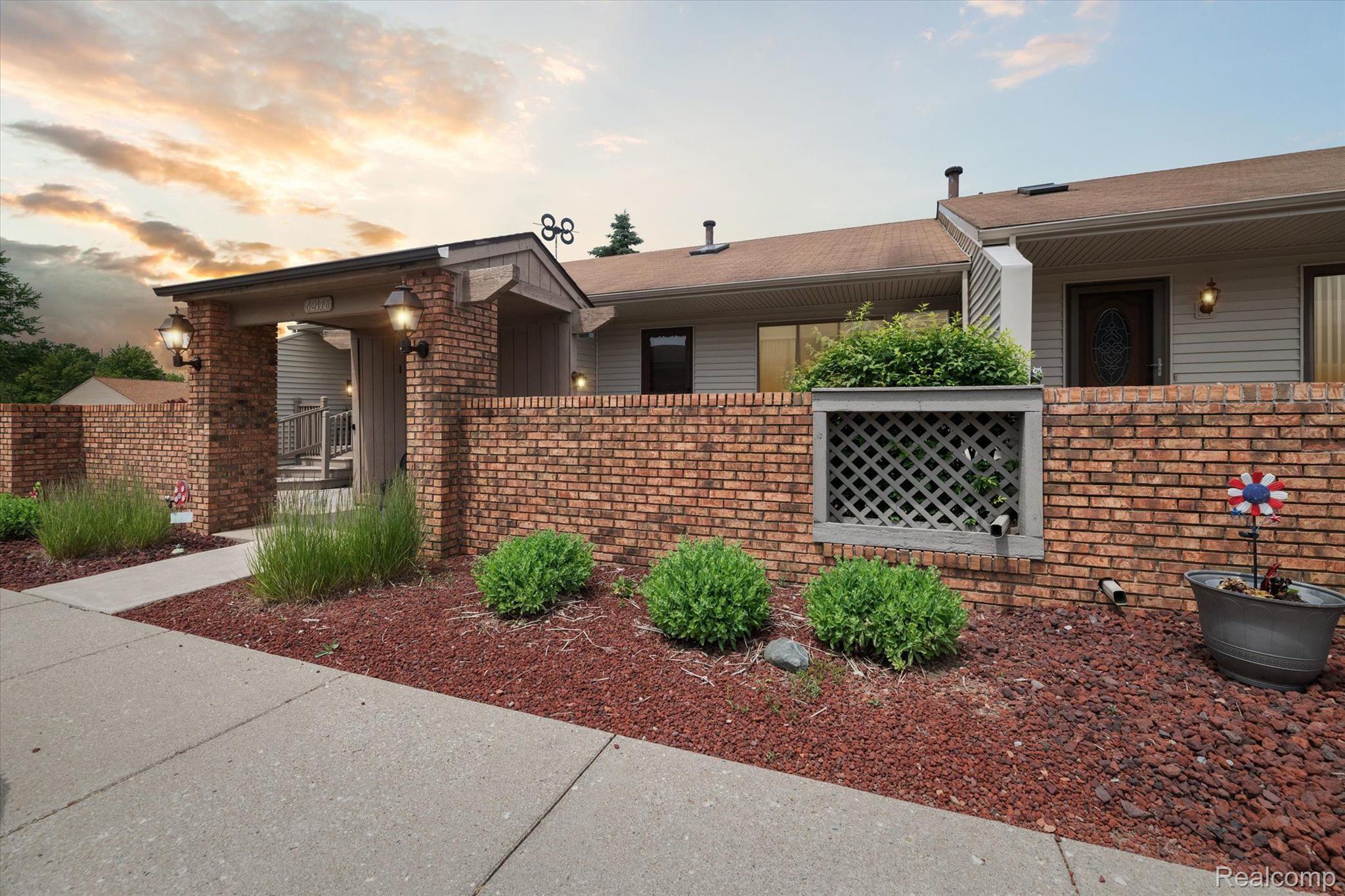 62178 Ticonderoga South Lyon City MI 48178