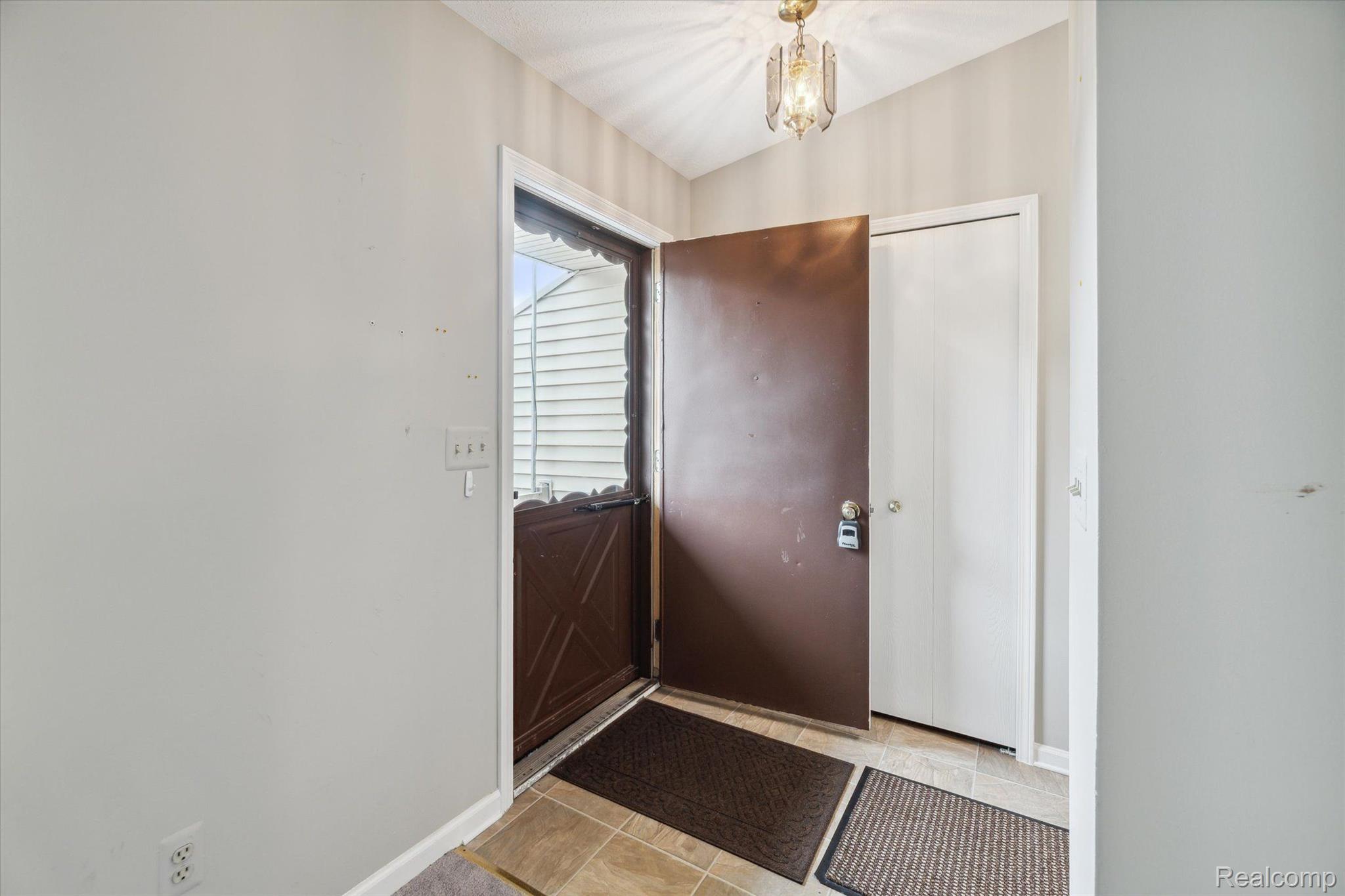 62178 Ticonderoga South Lyon City MI 48178