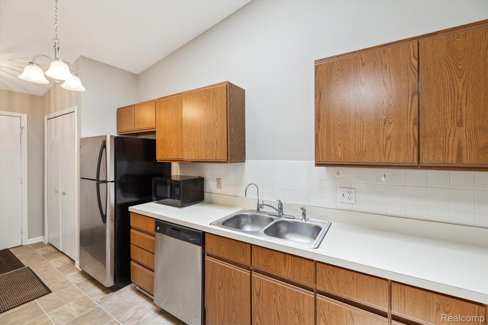 62178 Ticonderoga South Lyon City MI 48178
