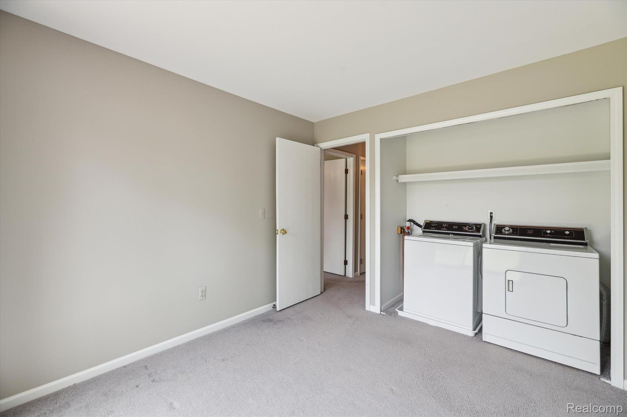 62178 Ticonderoga South Lyon City MI 48178