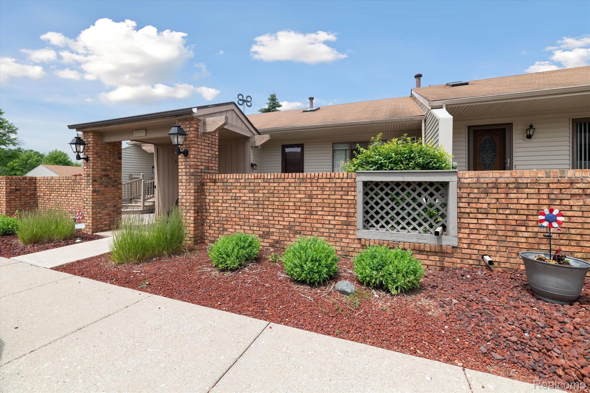 62178 Ticonderoga South Lyon City MI 48178