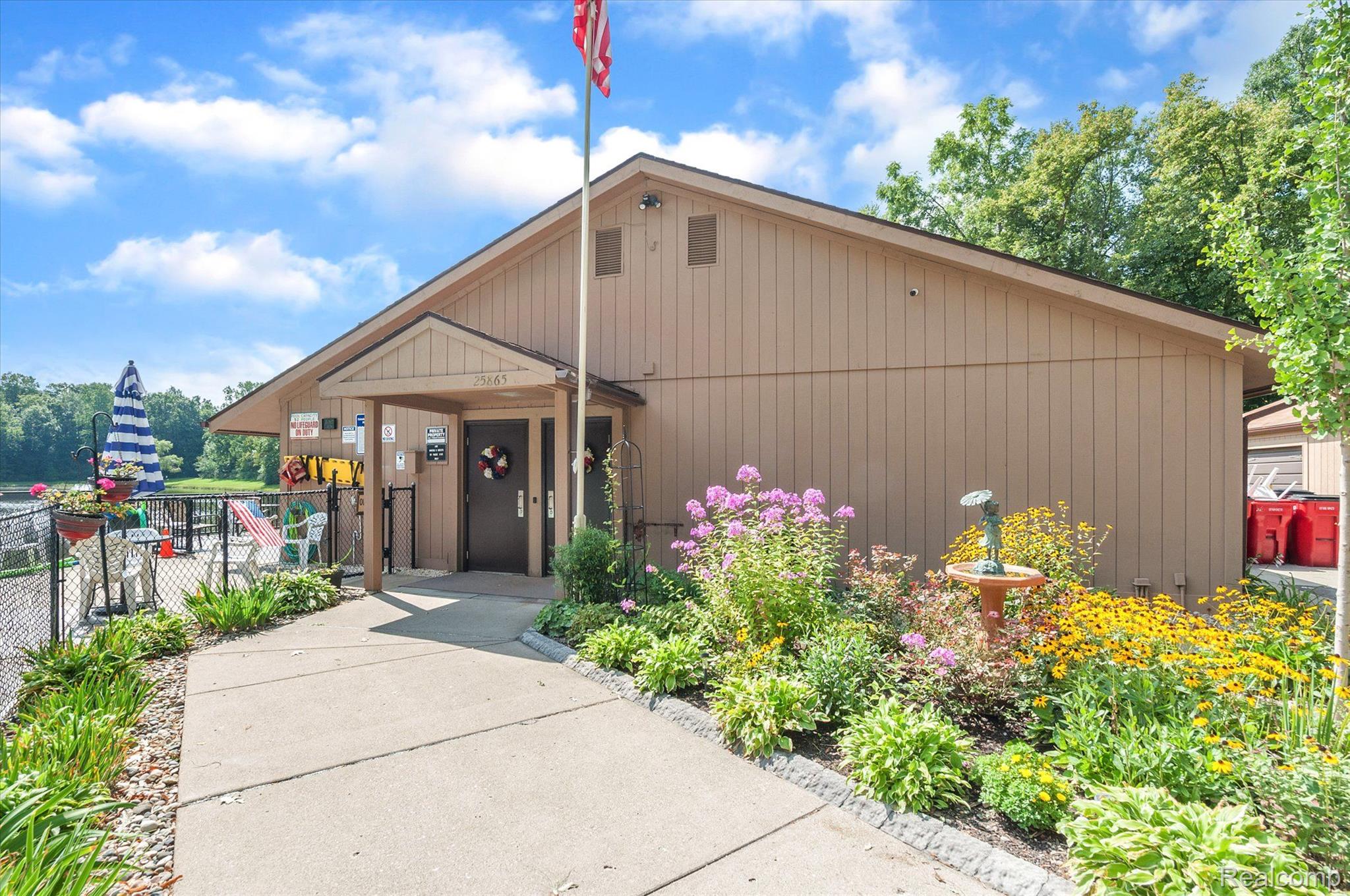 62178 Ticonderoga South Lyon City MI 48178